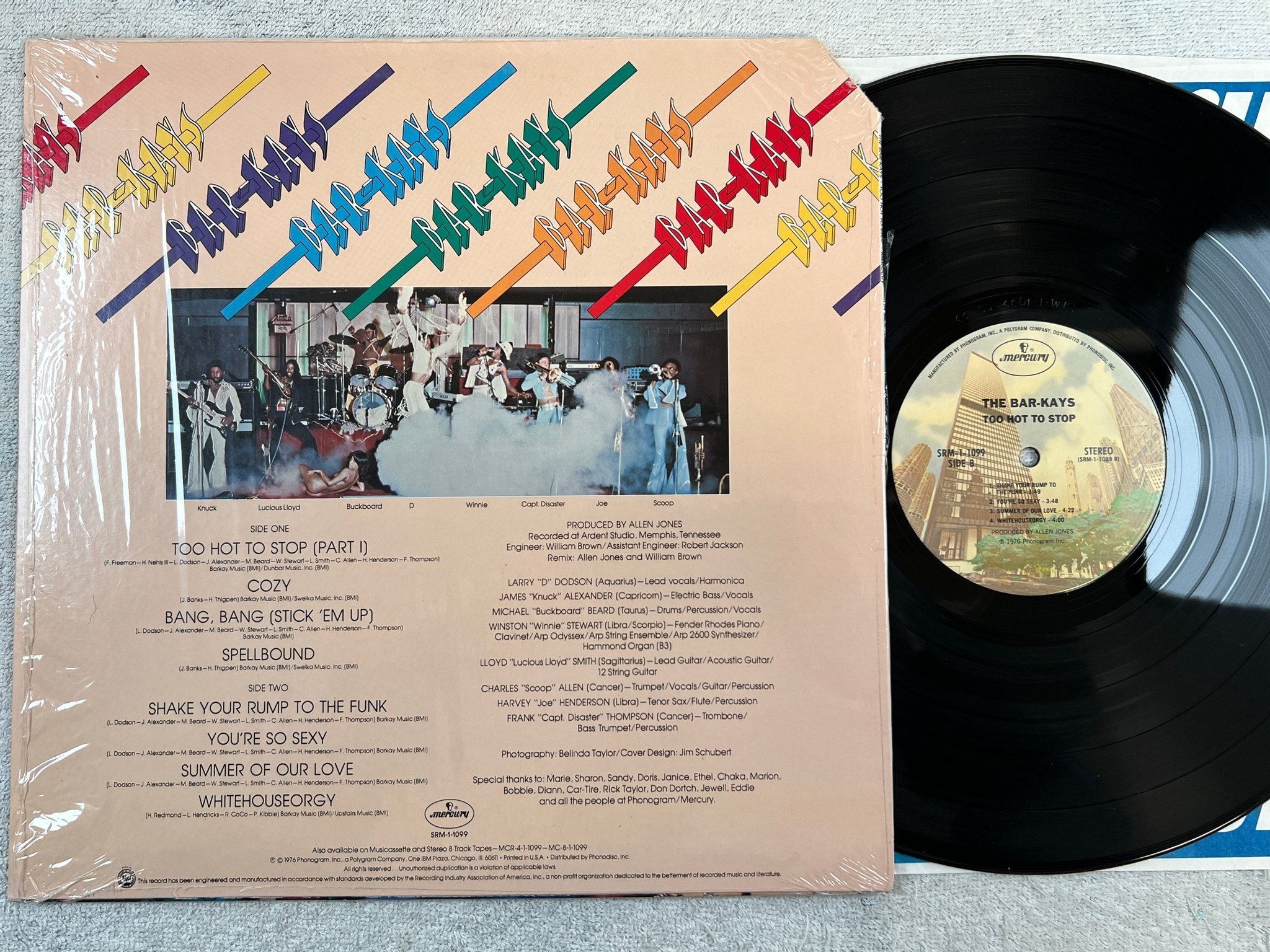 Omslagsbild för skivan THE BAR-KAYS too hot to stop LP -76 US MERCURY SRM-1-1099