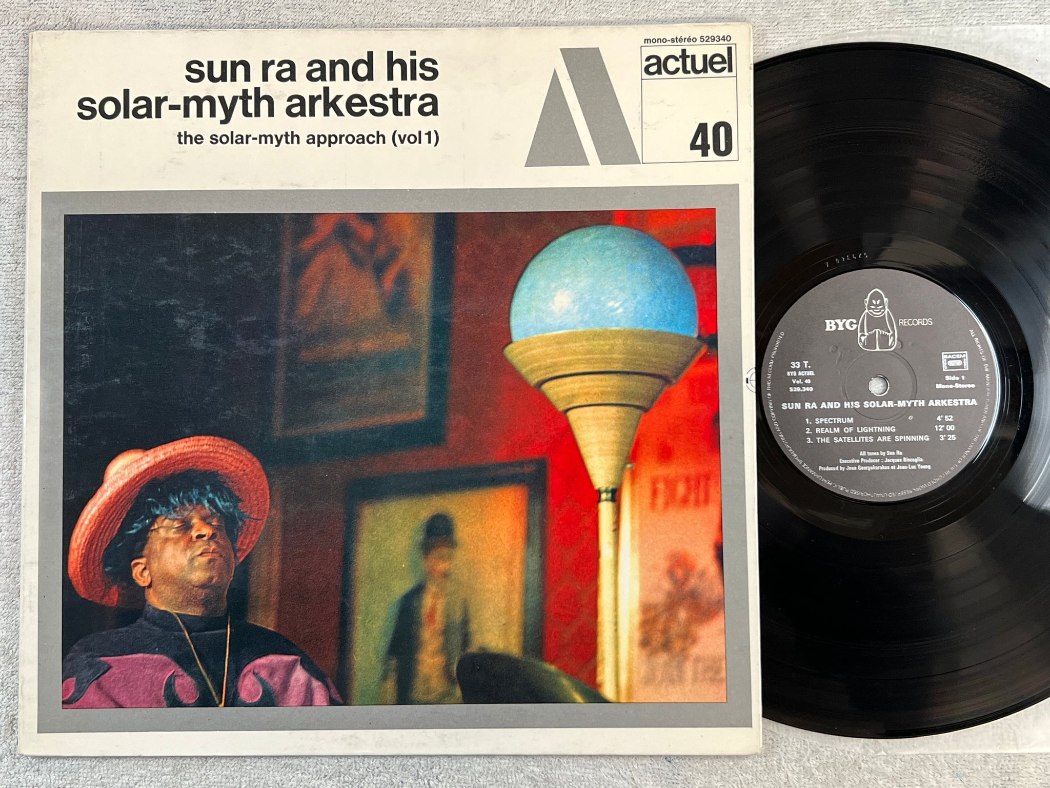Omslagsbild för skivan SUN RA & HIS SOLAR-MYTH ARKESTRA LP -72 Fra BYG 529 340 free jazz