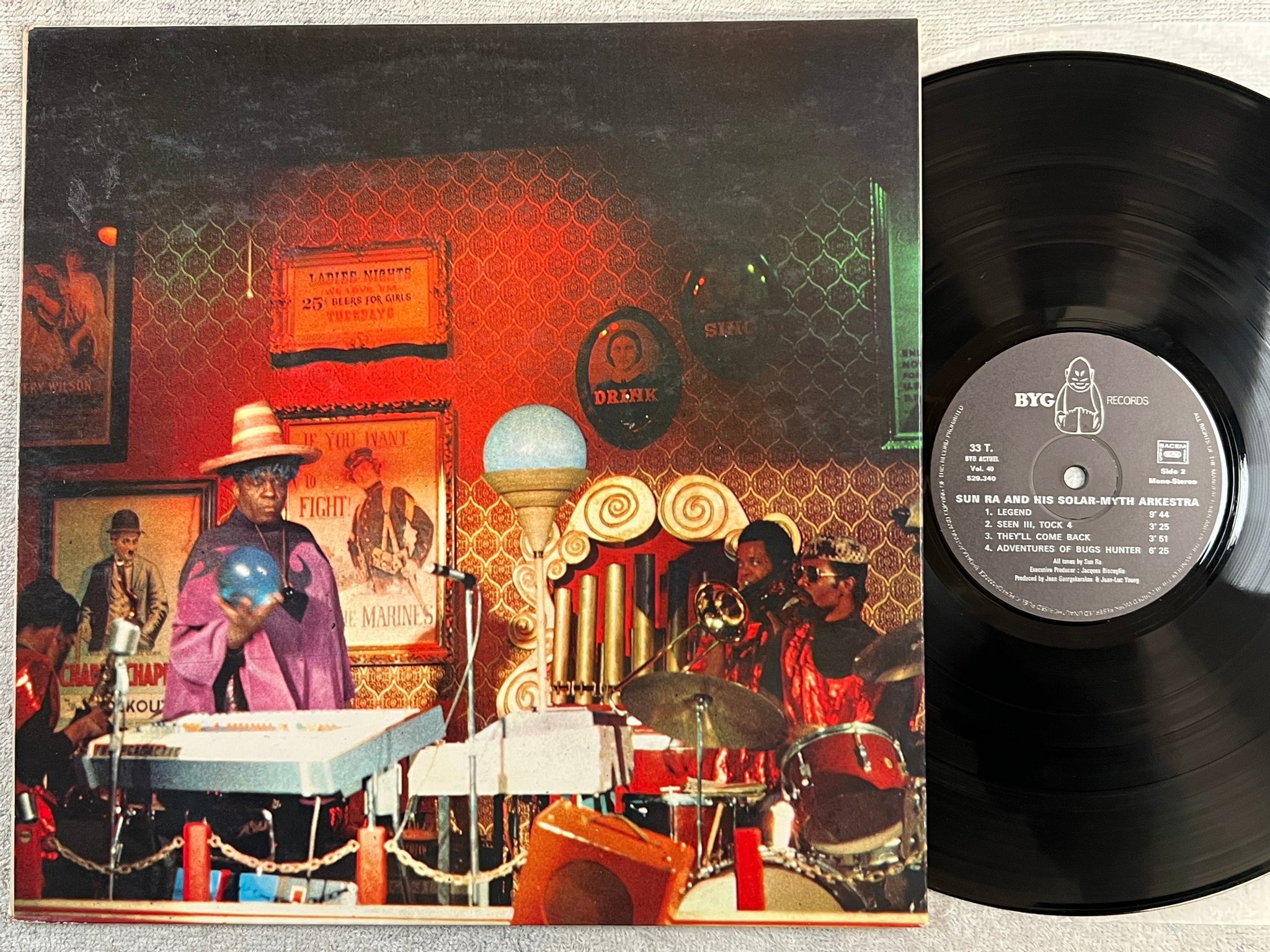 Omslagsbild för skivan SUN RA & HIS SOLAR-MYTH ARKESTRA LP -72 Fra BYG 529 340 free jazz