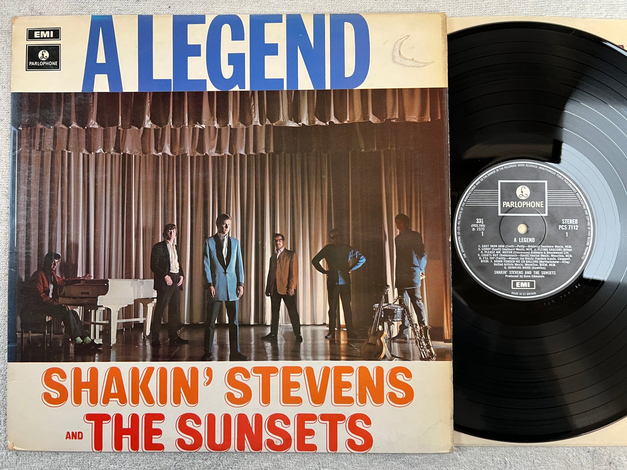 Omslagsbild för skivan SHAKIN STEVENS & THE SUNSETS a legend LP -70 UK PARLOPHONE PCS 7112 