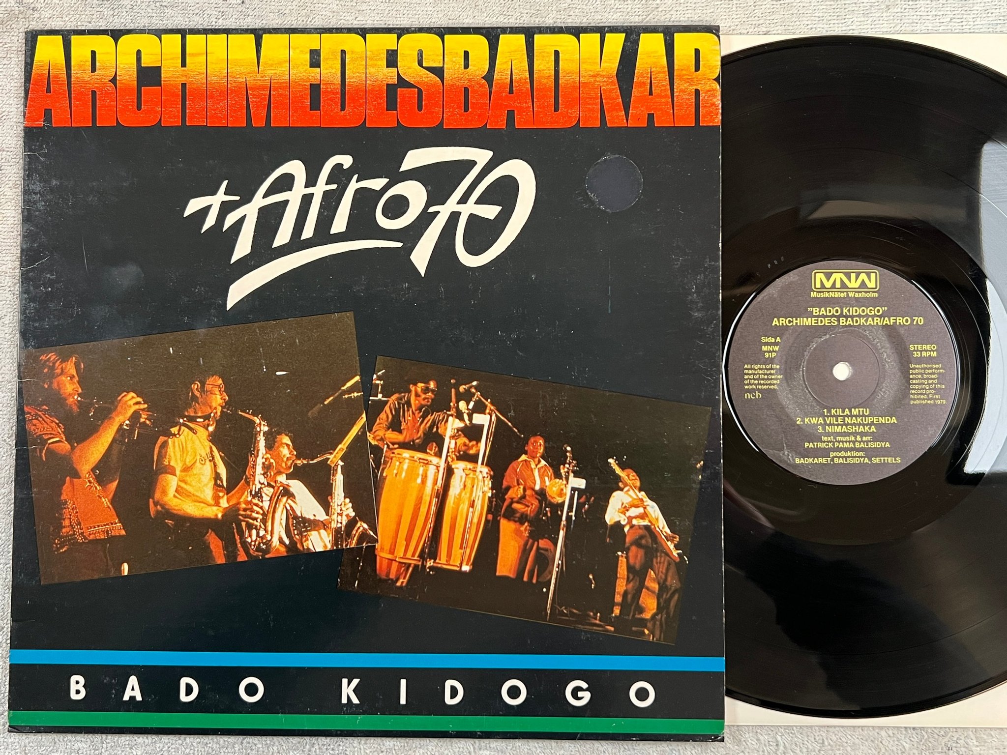 Omslagsbild för skivan ARCHIMEDS BADKAR & AFRO 70 bado kidogo LP -79 Swe MNW 91P afro funk / progg