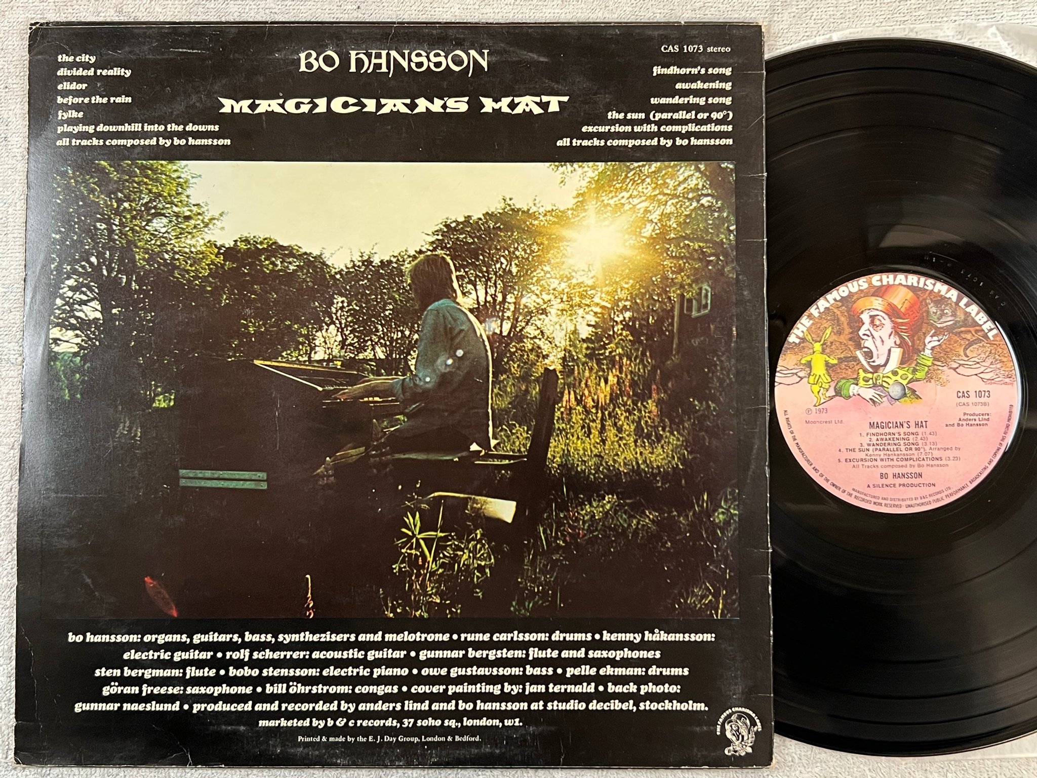Omslagsbild för skivan BO HANSSON magician's hat LP -73 UK FAMOUS CHARISMA CAS 1073