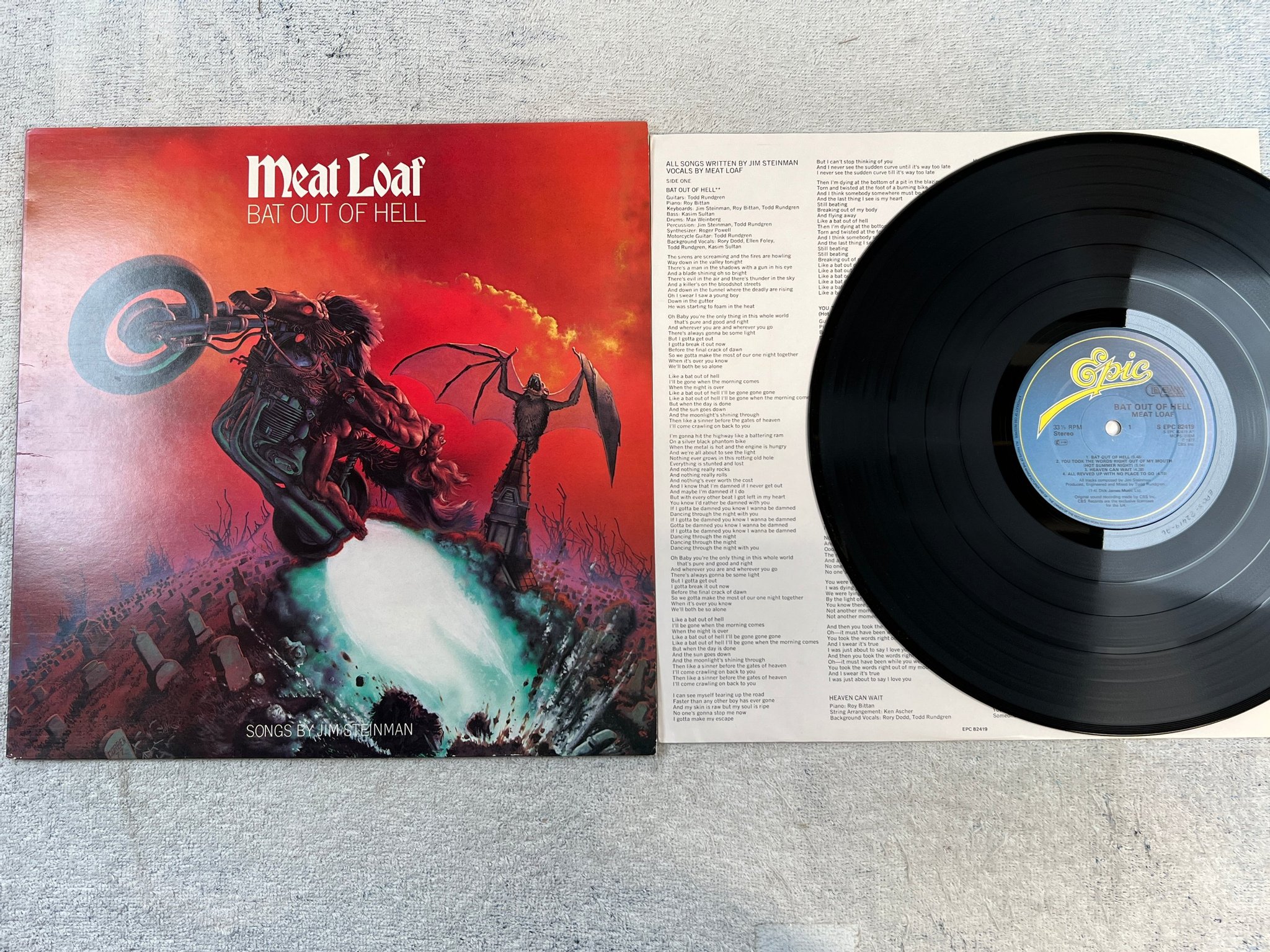 Omslagsbild för skivan MEAT LOAF bat out of hell LP -77 UK EPIC S EPC 82419