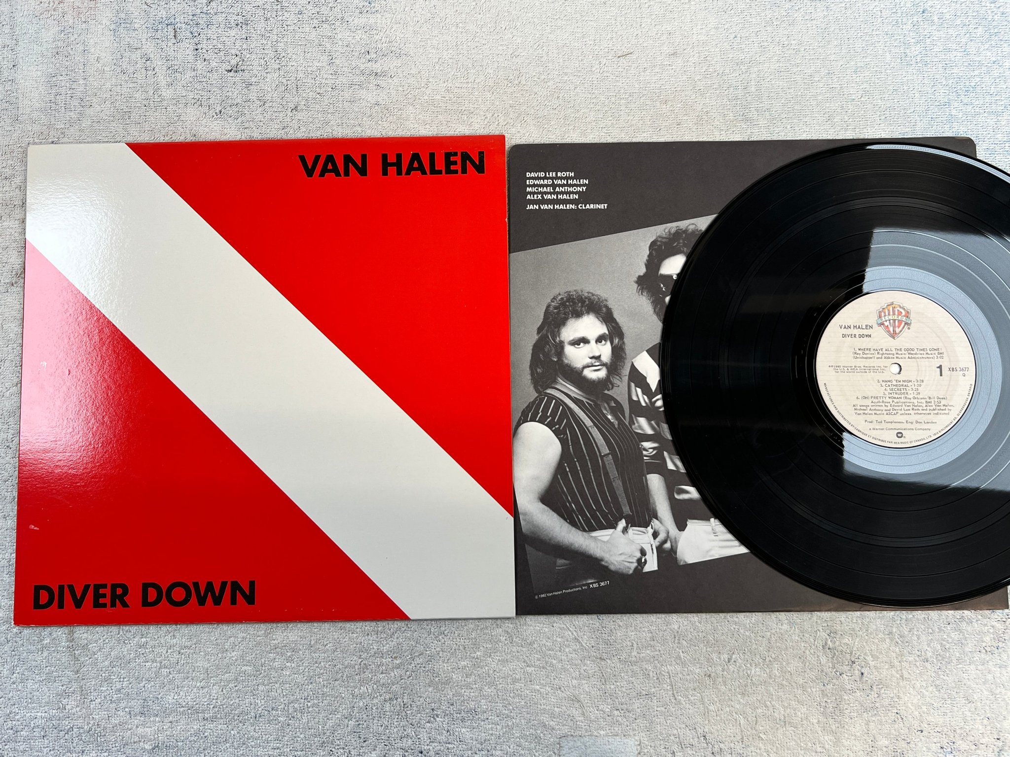 Omslagsbild för skivan VAN HALEN diver down LP -82 Can WARNER XBS 3677