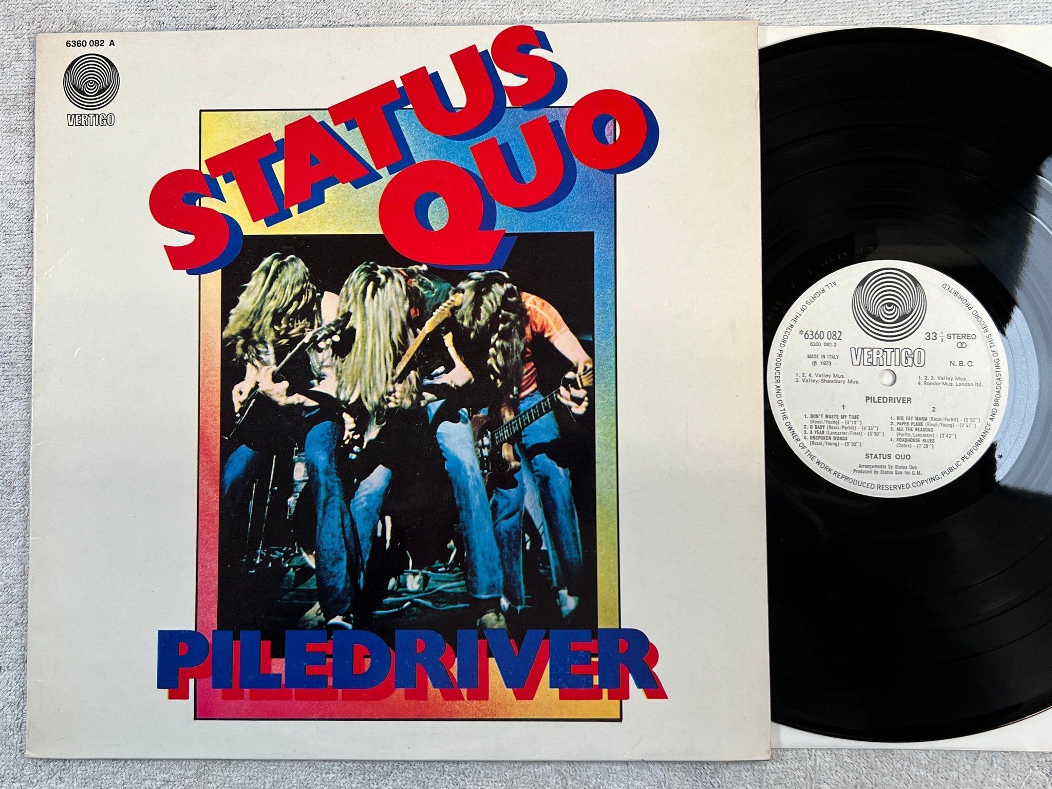 Omslagsbild för skivan STATUS QUO piledriver LP -73 Ita VERTIGO 6360 082
