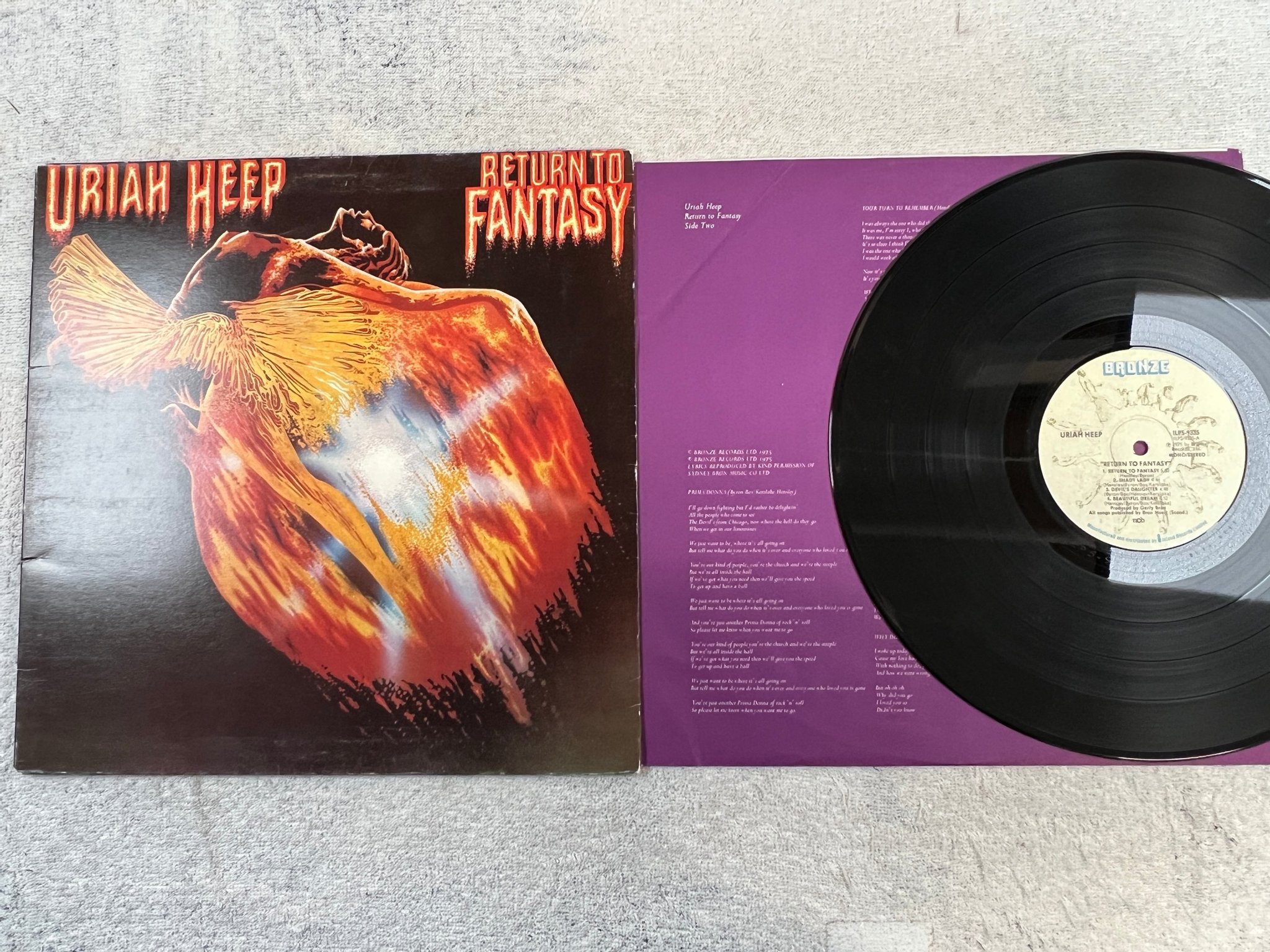 Omslagsbild för skivan URIAH HEEP return to fantasy LP -75 ncb BRONZE ILPS 9335