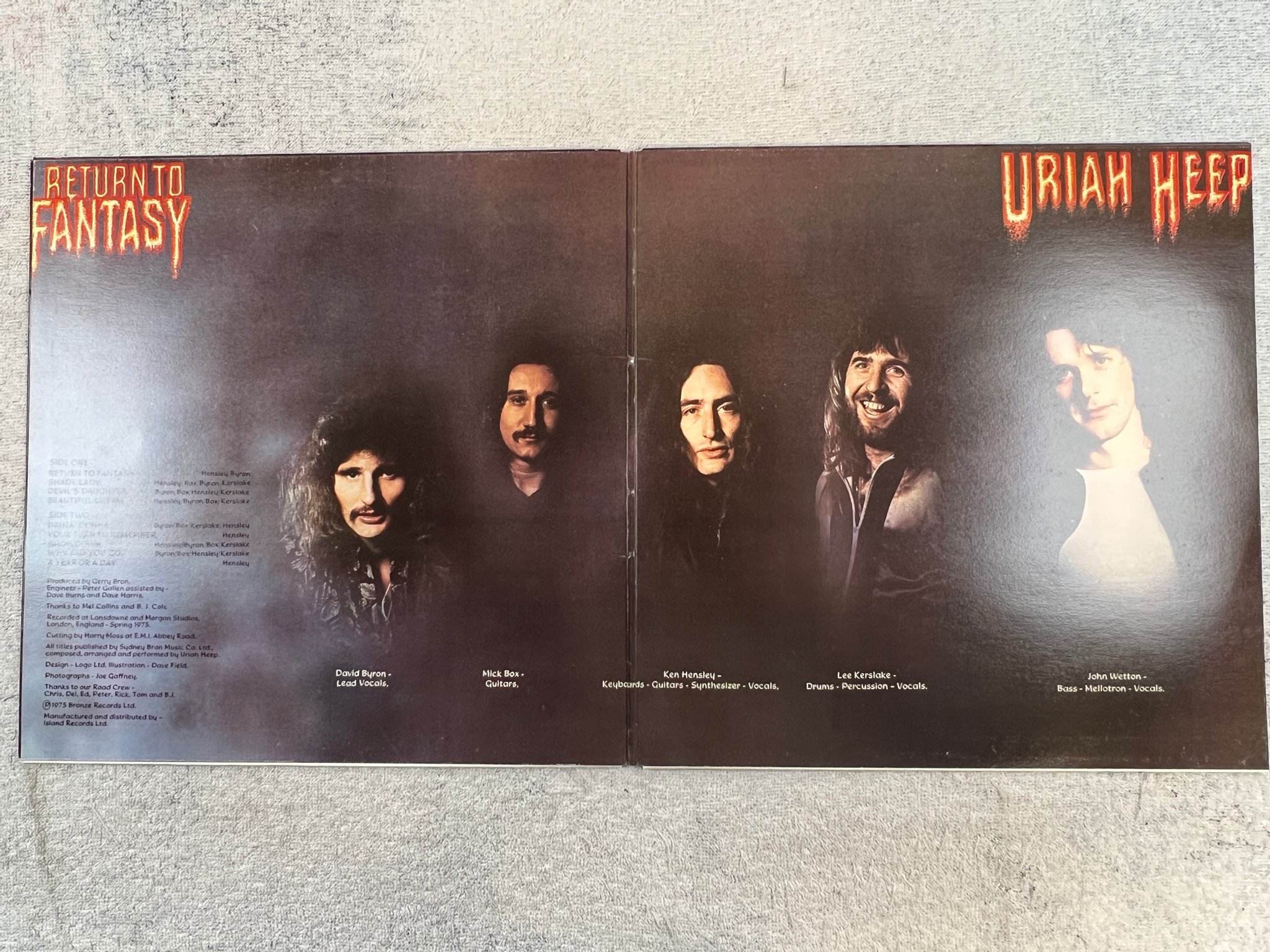 Omslagsbild för skivan URIAH HEEP return to fantasy LP -75 ncb BRONZE ILPS 9335