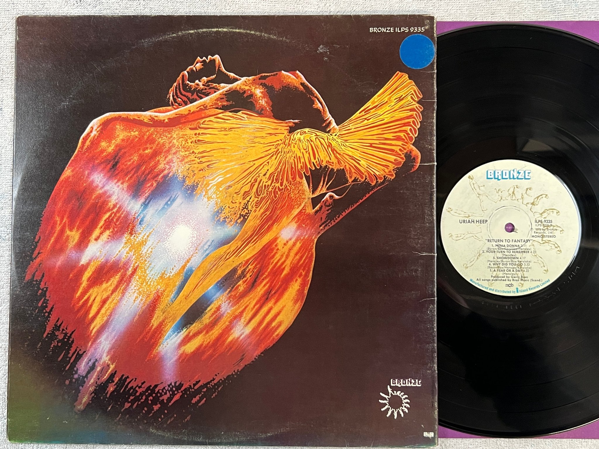 Omslagsbild för skivan URIAH HEEP return to fantasy LP -75 ncb BRONZE ILPS 9335