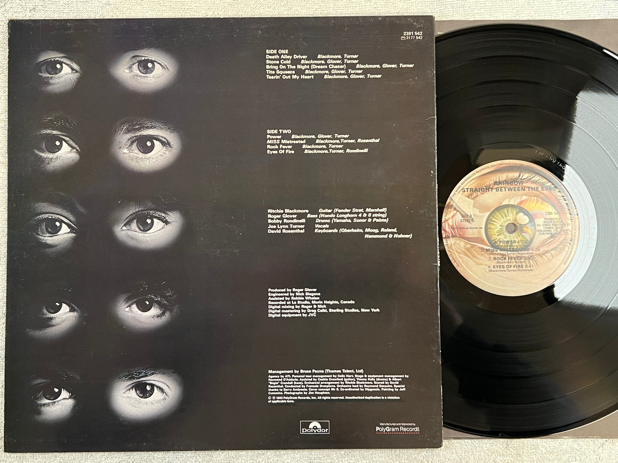 Omslagsbild för skivan RAINBOW straight between the eyes LP -82 POLYDOR 2391 542