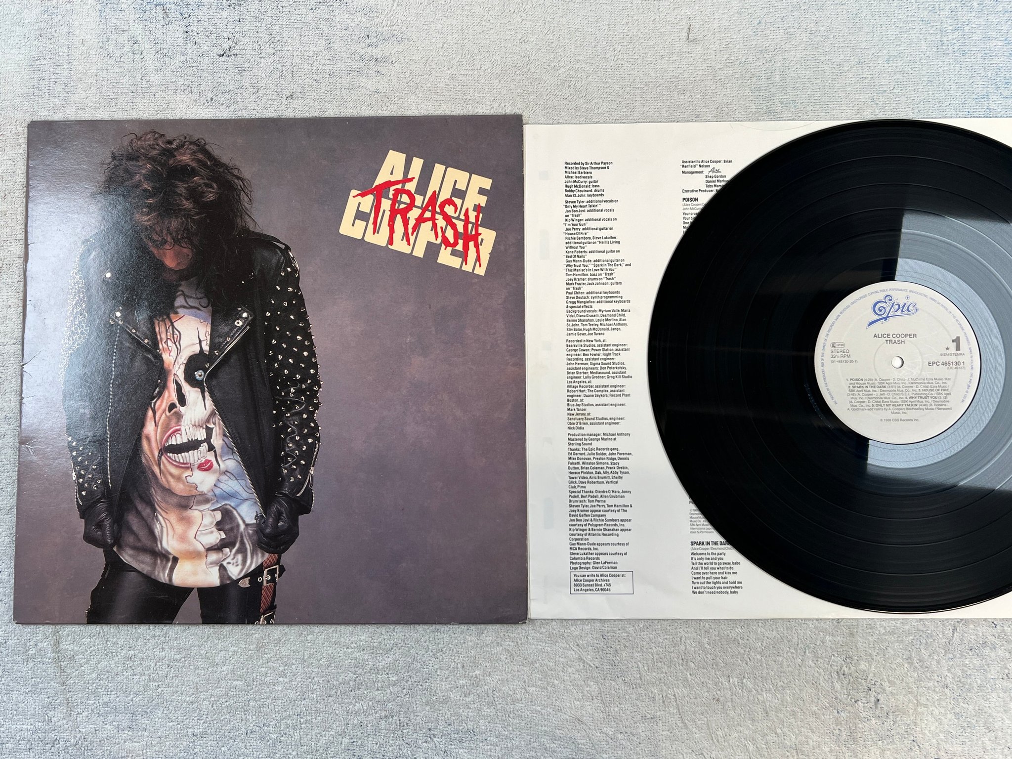 Omslagsbild för skivan ALICE COOPER trash L P-89 Hol EPIC EPC 4651301