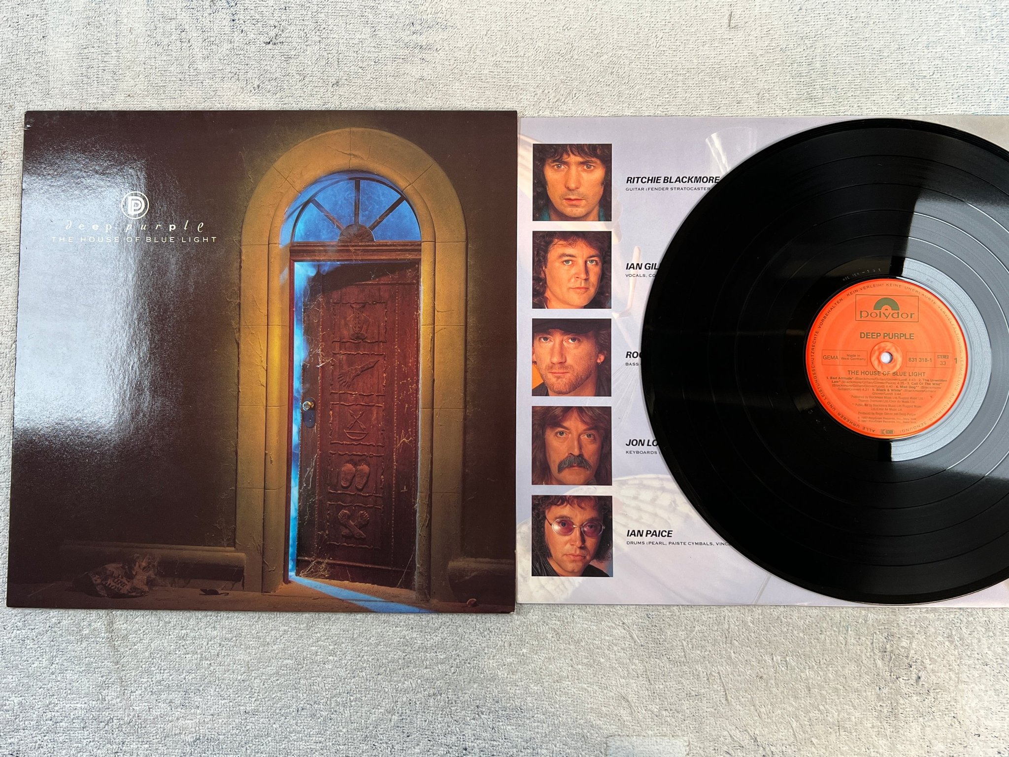 Omslagsbild för skivan DEEP PURPLE the house of blue light LP -87 Ger POLYDOR 831318-1