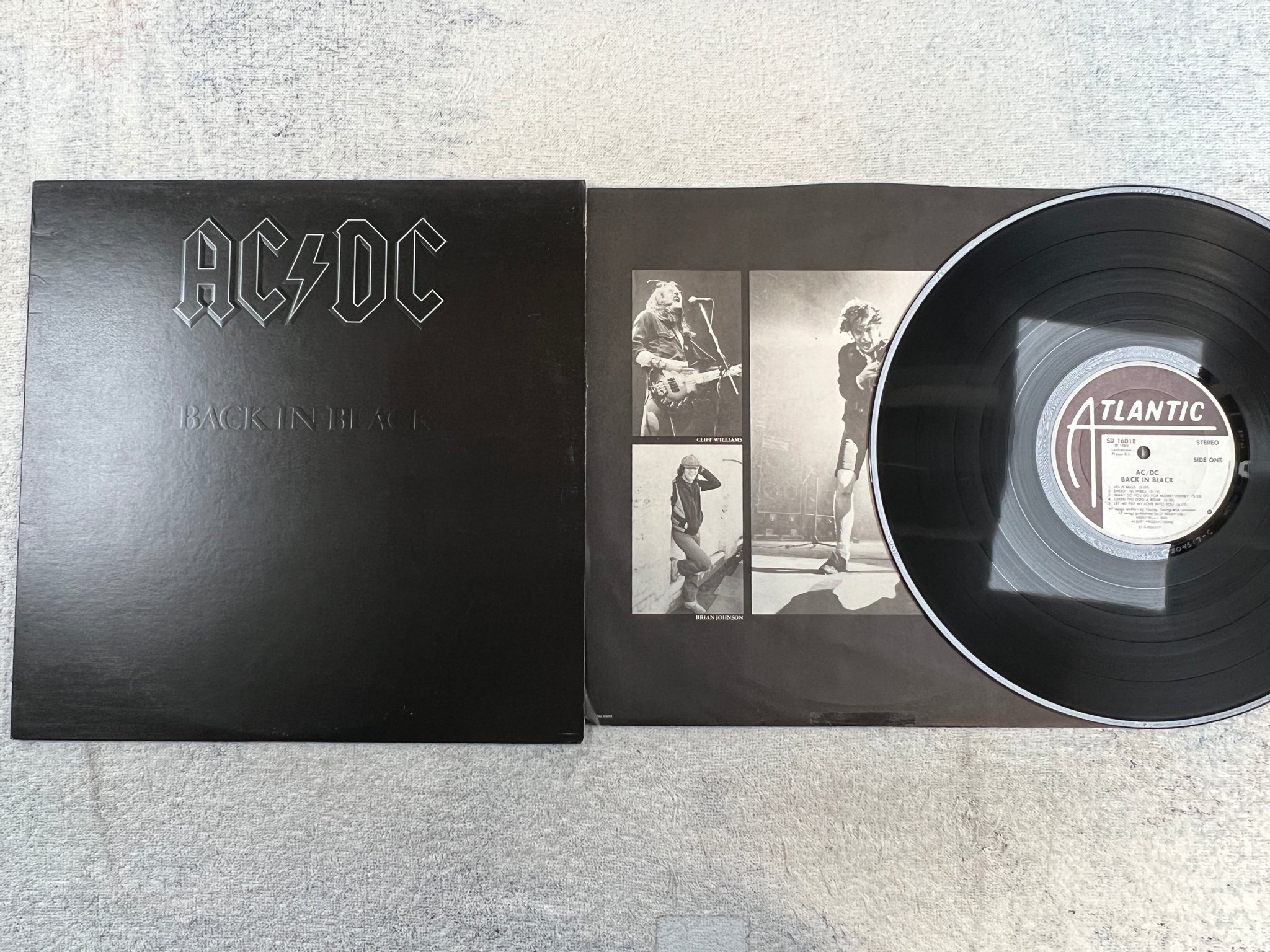 Omslagsbild för skivan AC/DC back in black LP -80 US ATLANTIC SD 16018 "masterdisk"