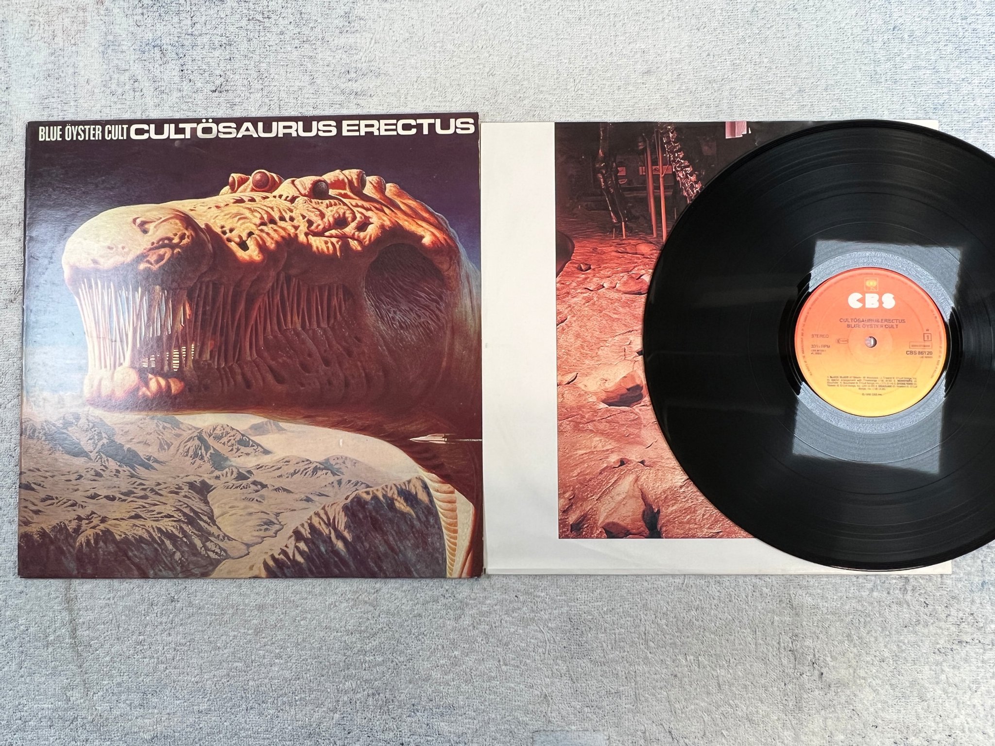 Omslagsbild för skivan BLUE ÖYSTER CULT Cultösaurus Erectus LP -80 Hol CBS 86120