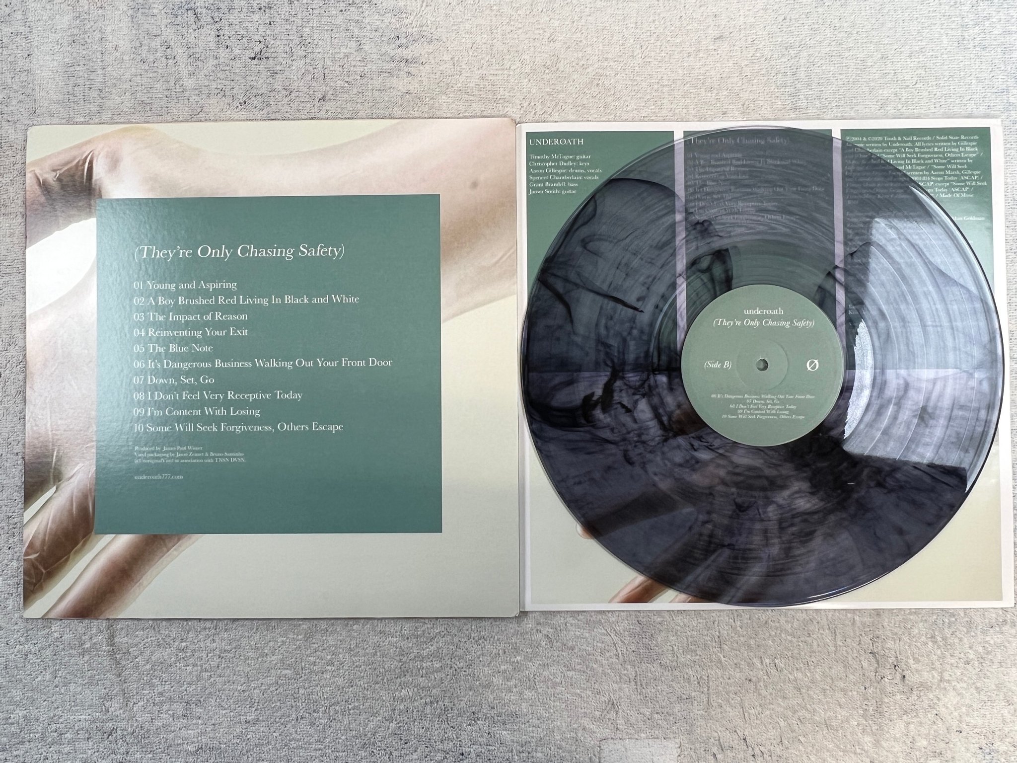 Omslagsbild för skivan UNDEROATH They're Only Chasing Safety LP US 2021 re Transparent  Smoke Vinyl ** 