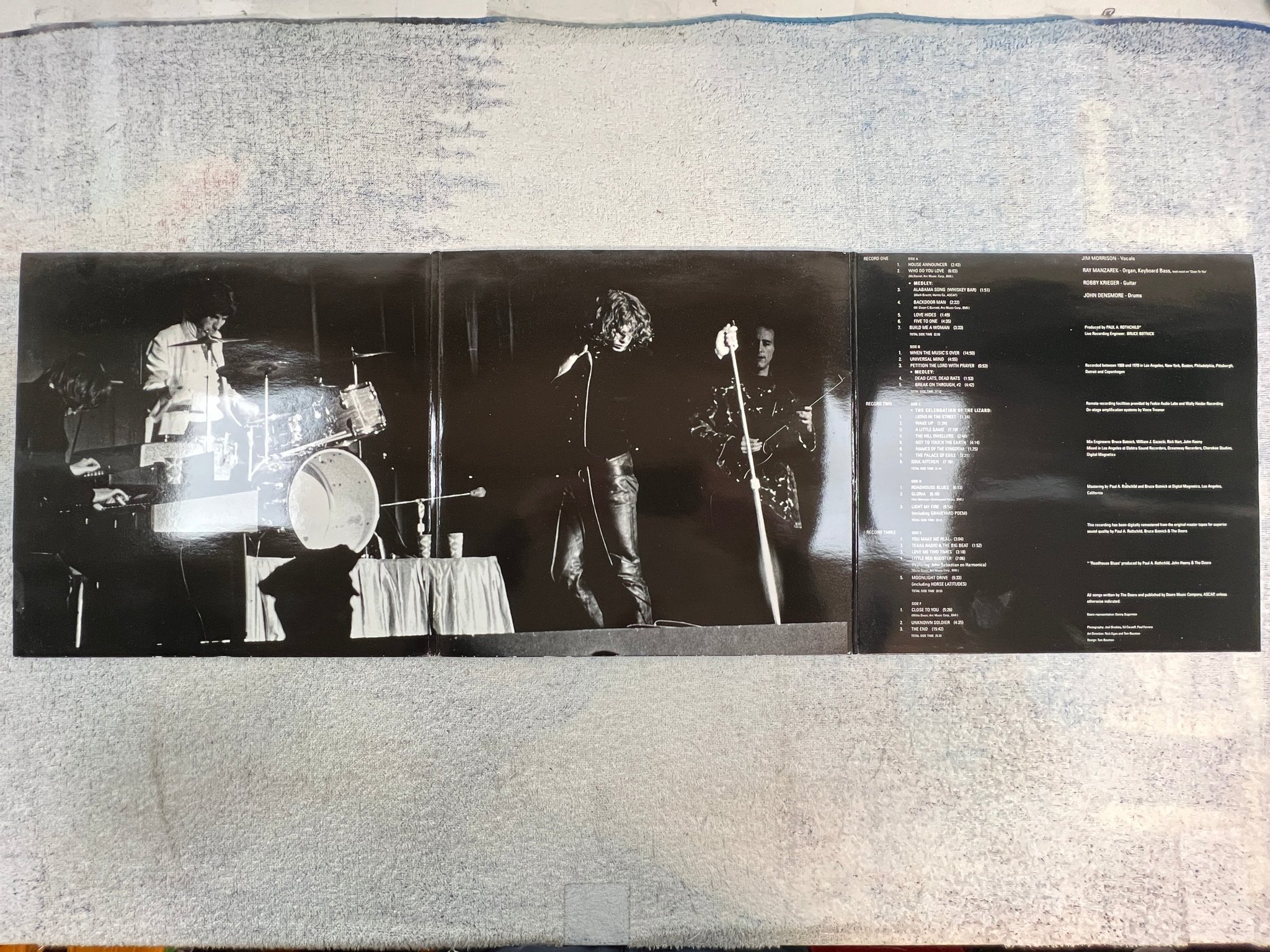 Omslagsbild för skivan THE DOORS in concert 3xLP -91 Ger ELEKTRA 7559-61082-1