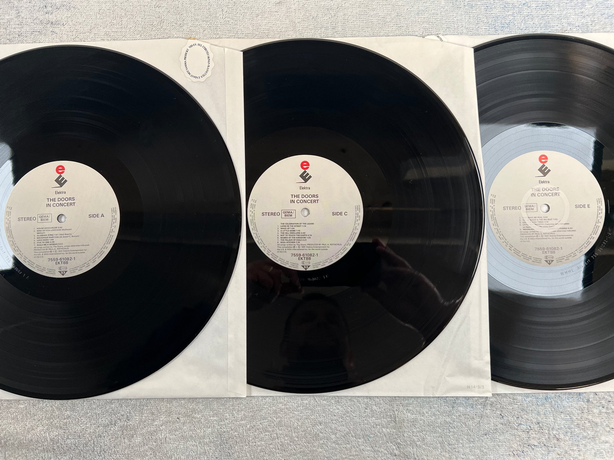 Omslagsbild för skivan THE DOORS in concert 3xLP -91 Ger ELEKTRA 7559-61082-1