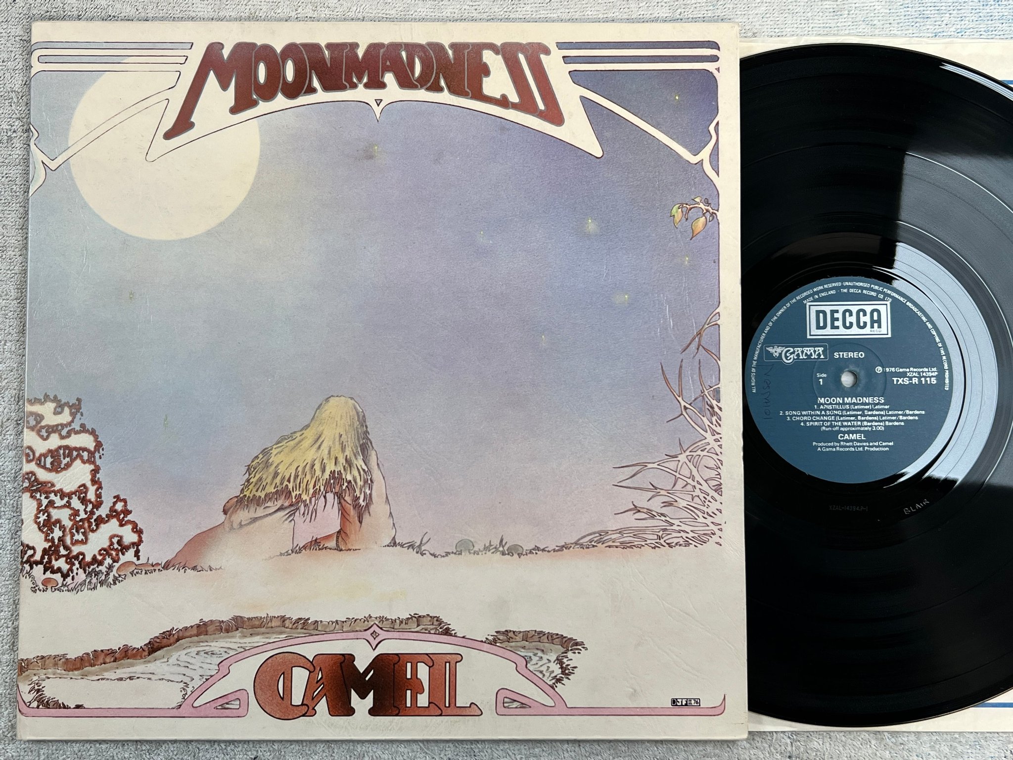 Omslagsbild för skivan CAMEL moon madness LP -76 UK DECCA TXS-R 115