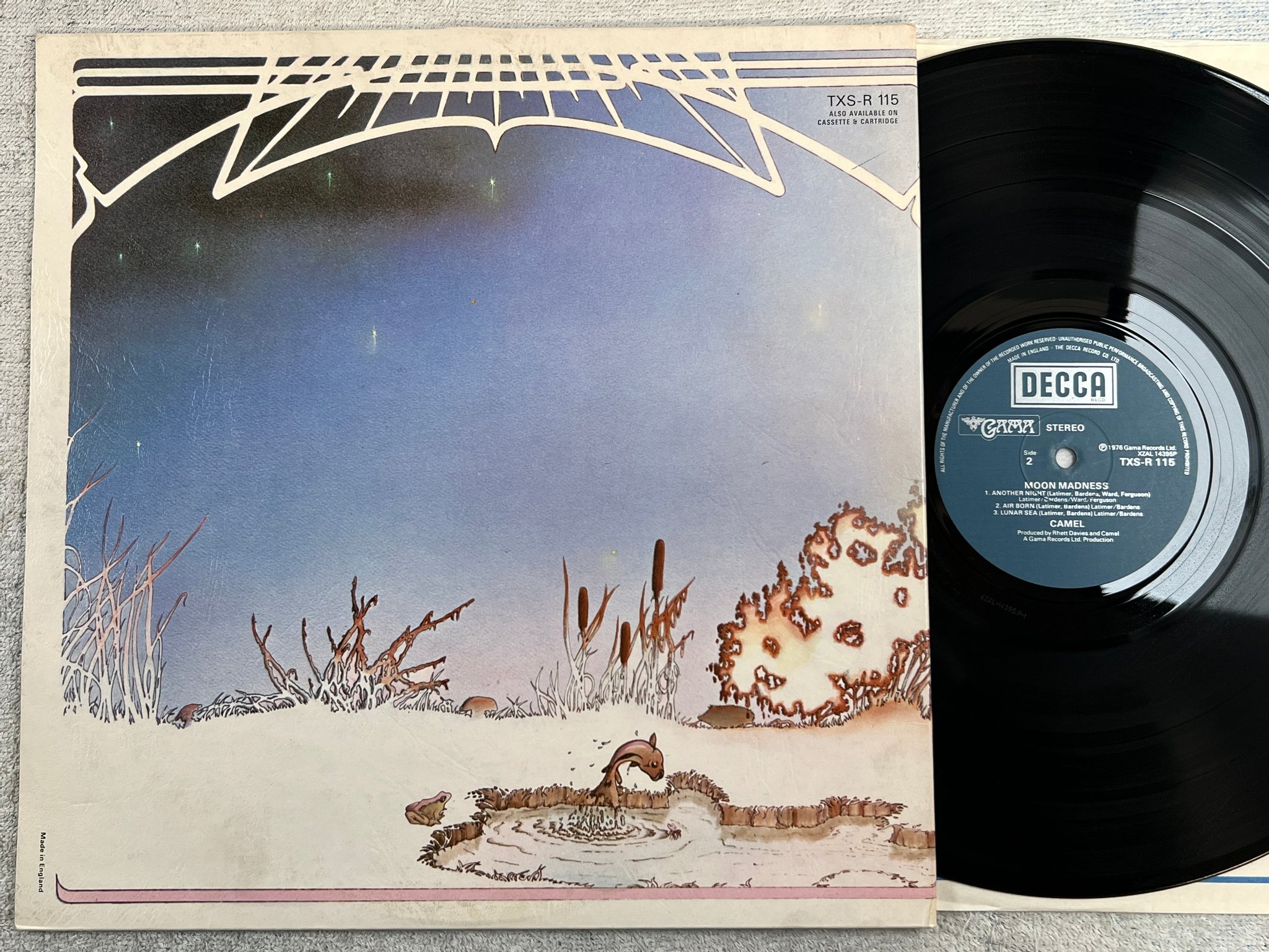 Omslagsbild för skivan CAMEL moon madness LP -76 UK DECCA TXS-R 115