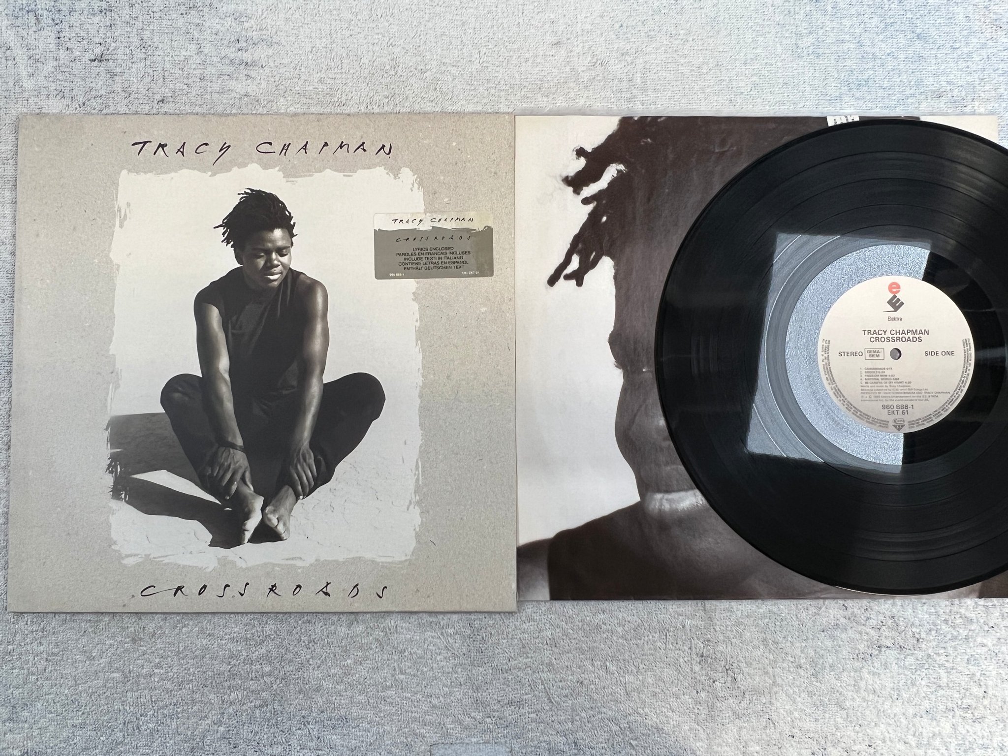 Omslagsbild för skivan TRACY CHAPMAN crossroads LP -89 Ger ELEKTRA 960 888-1