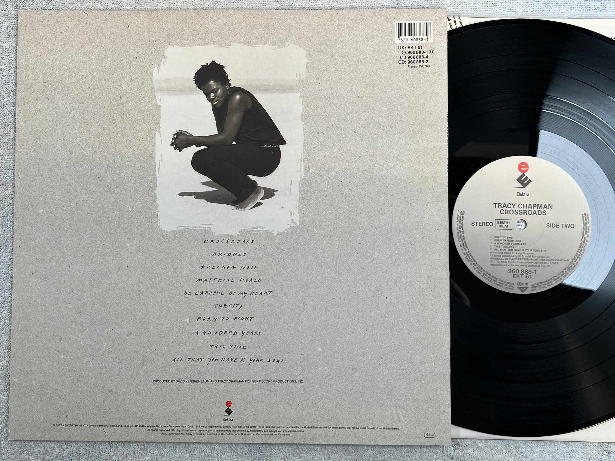 Omslagsbild för skivan TRACY CHAPMAN crossroads LP -89 Ger ELEKTRA 960 888-1