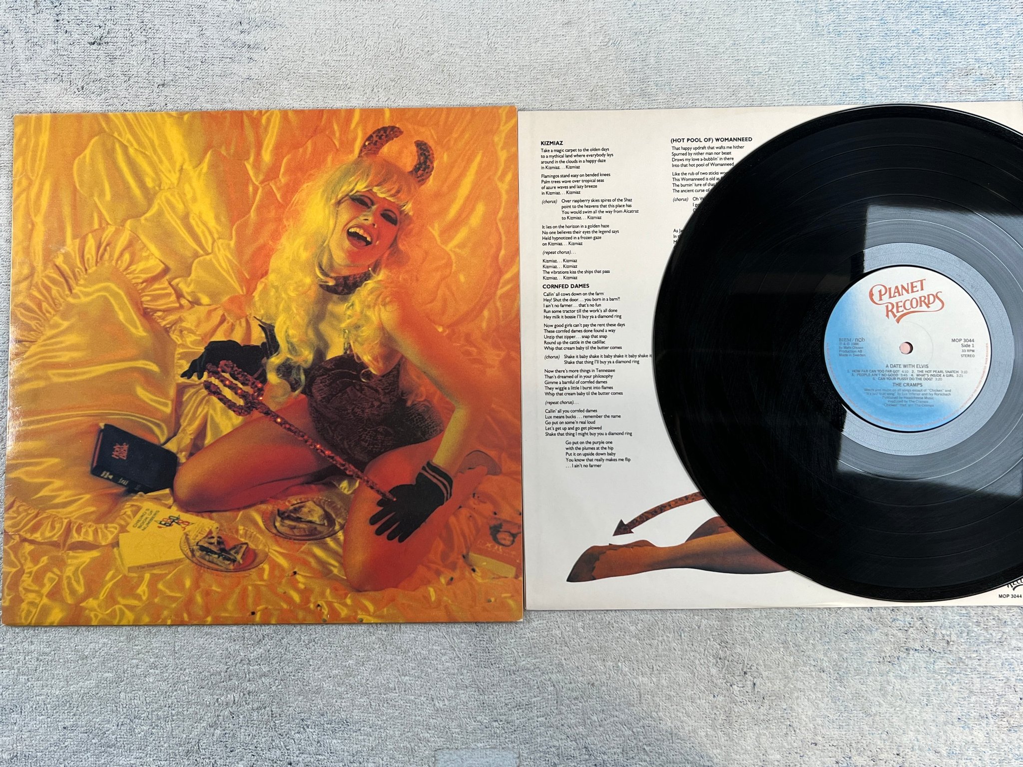 Omslagsbild för skivan THE CRAMPS a date with Elvis LP -86 ncb PLANET MOP 3044