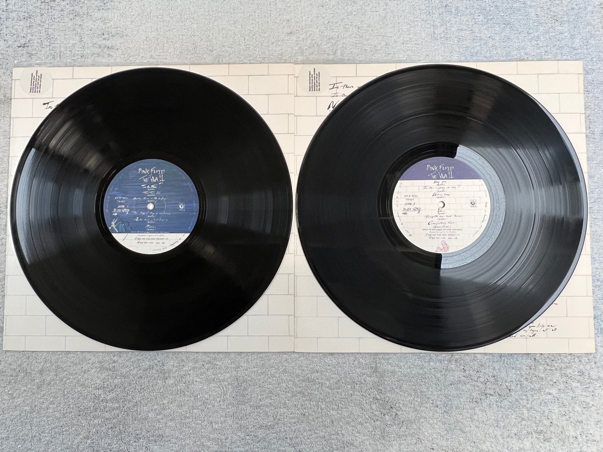 Omslagsbild för skivan PINK FLOYD the wall 2xLP -79 ncb HARVEST 7C 156-63410