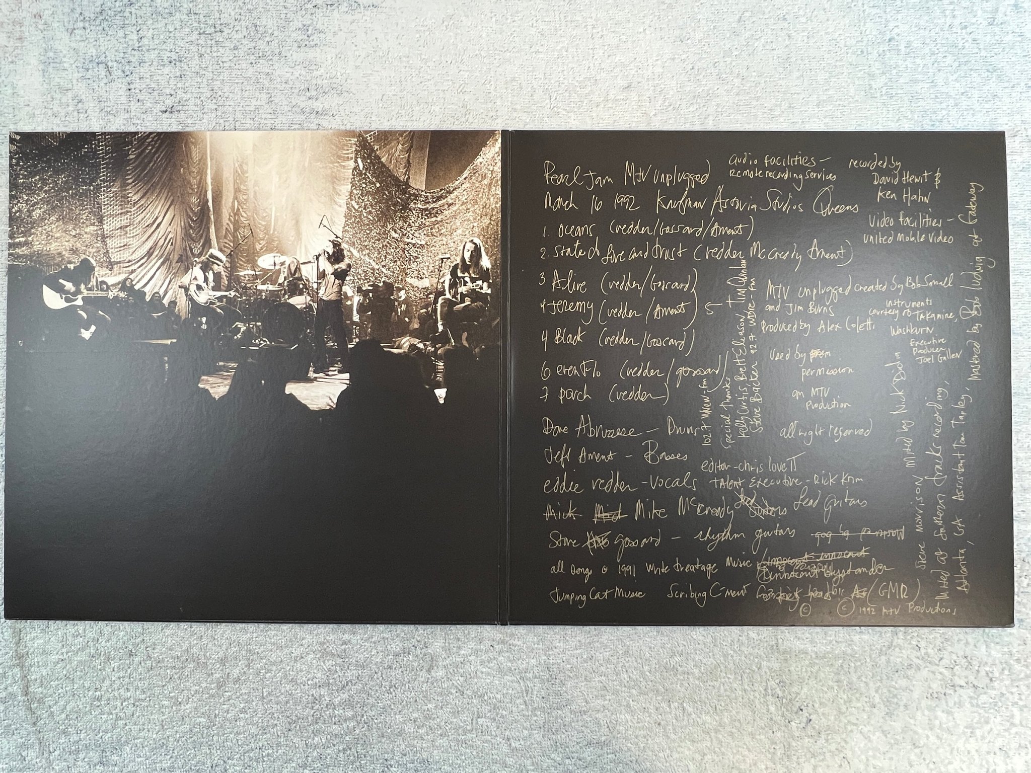 Omslagsbild för skivan PEARL JAM unplugged LP -93/2019 re EPIC 19075921591 180gram