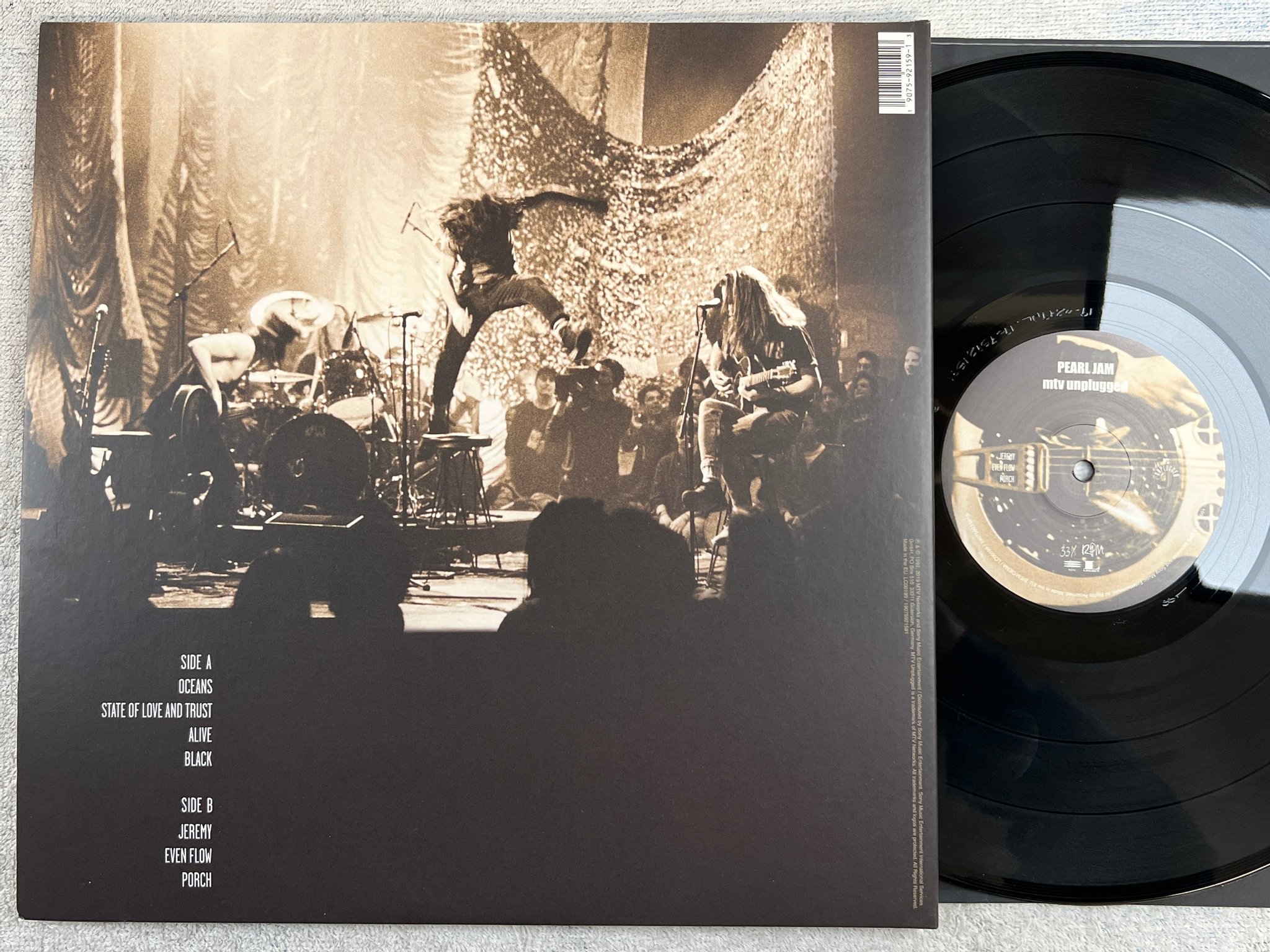 Omslagsbild för skivan PEARL JAM unplugged LP -93/2019 re EPIC 19075921591 180gram