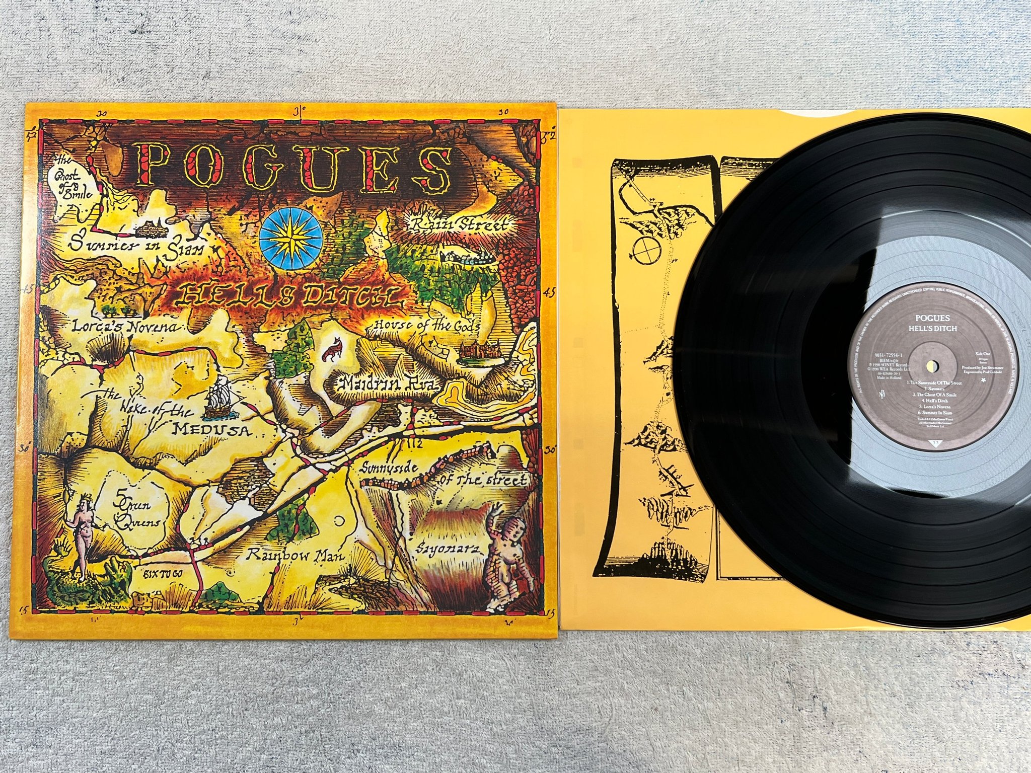 Omslagsbild för skivan POGUES hell's ditch LP -90 Hol Pogue Mahone 9031-72554-1