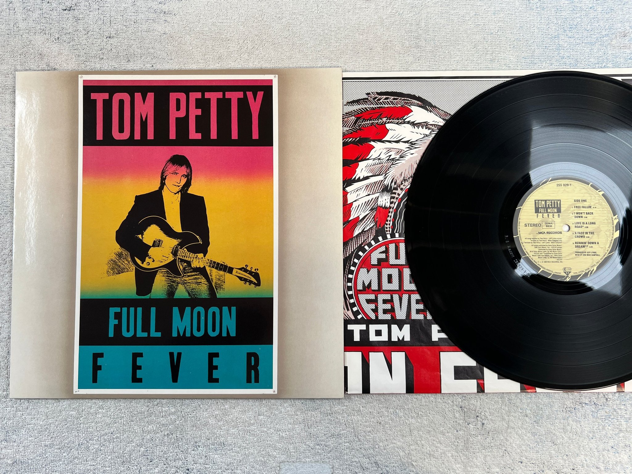 Omslagsbild för skivan TOM PETTY full moon fever LP -89 Ger MCA 255 929-1