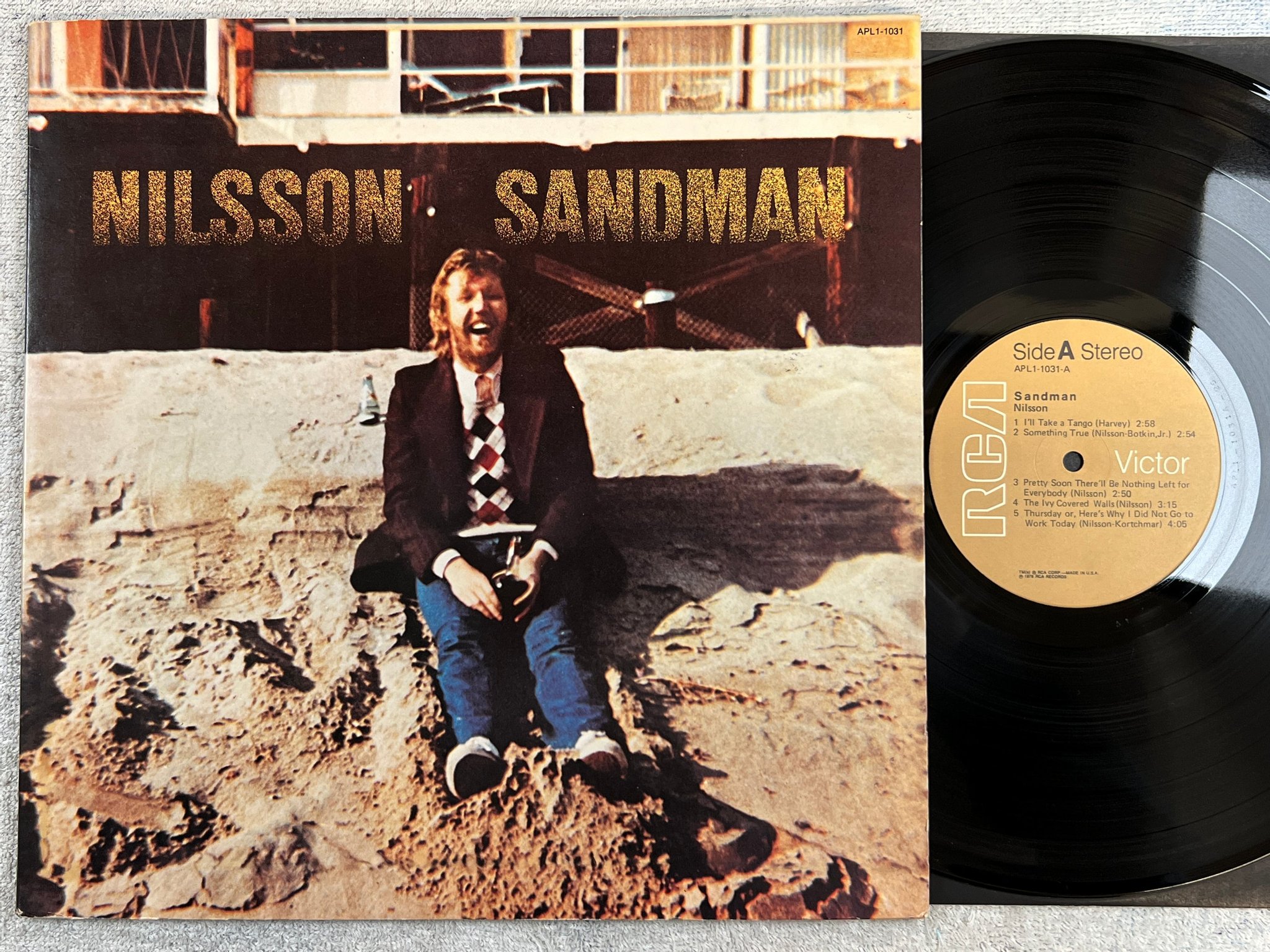 Omslagsbild för skivan NILSSON sandman LP -76 US RCA APL1-1031