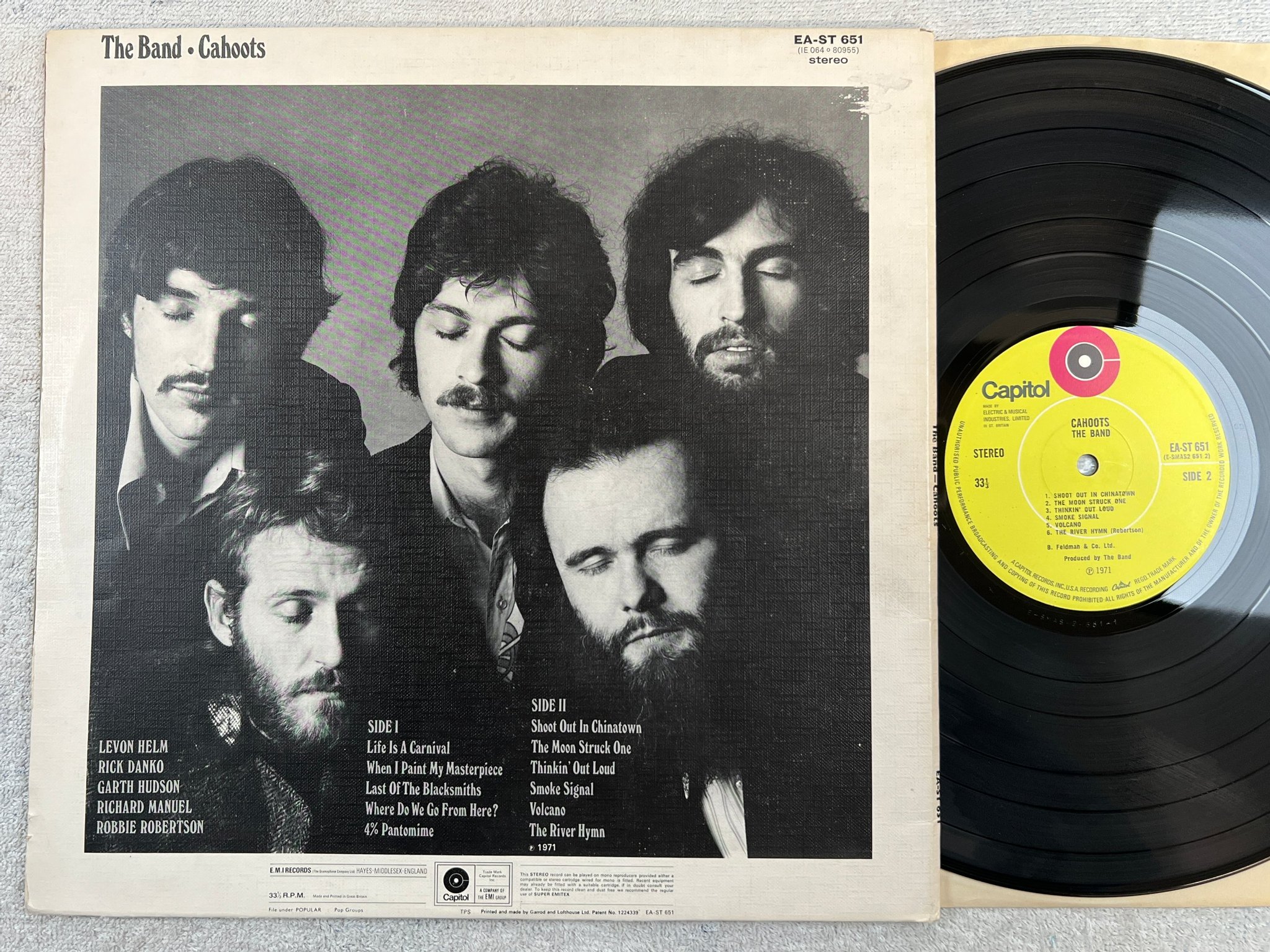 Omslagsbild för skivan THE BAND cahoots LP -71 UK CAPITOL EA-ST 651