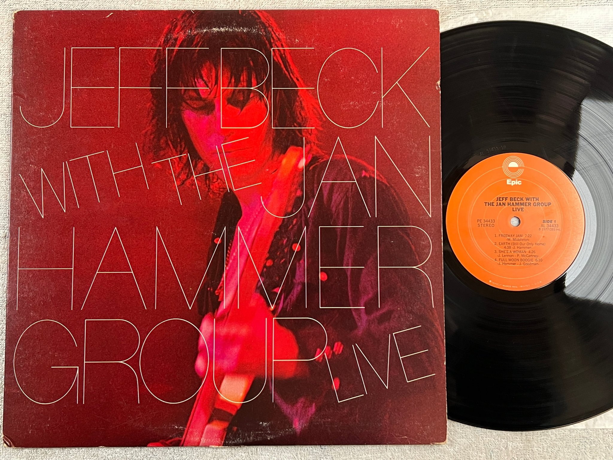 Omslagsbild för skivan JEFF BECK with the Jan Hammer Group - live LP -77 US EPIC PE 34433