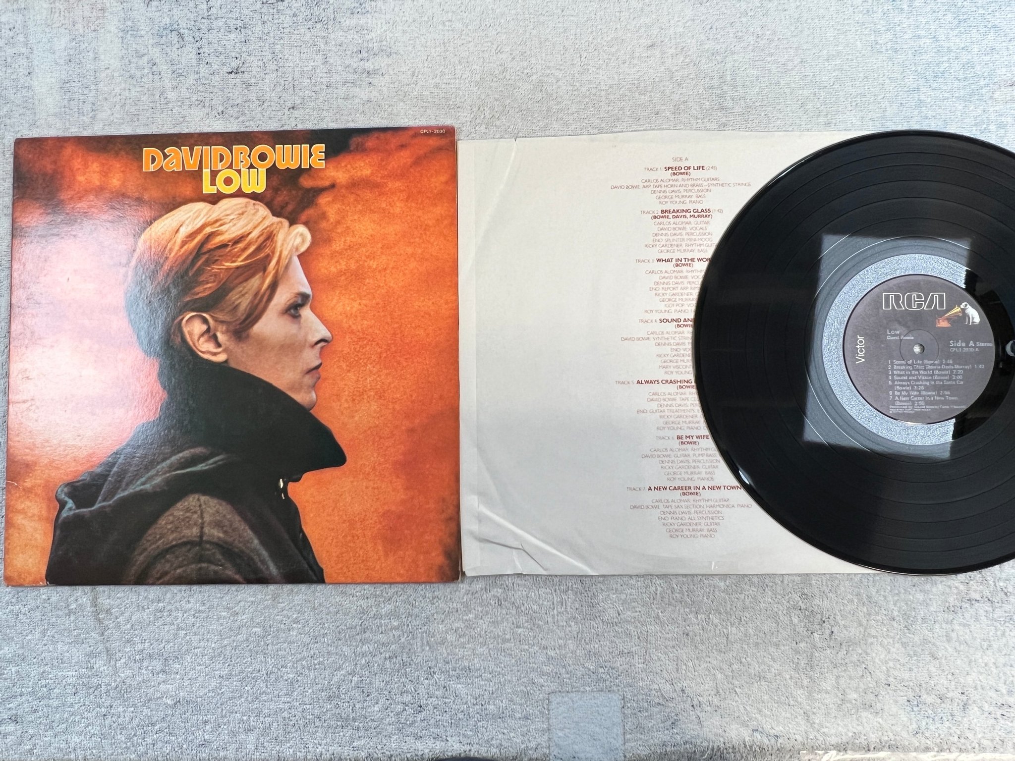 Omslagsbild för skivan DAVID BOWIE low LP -77 US RCA CPL1-2030