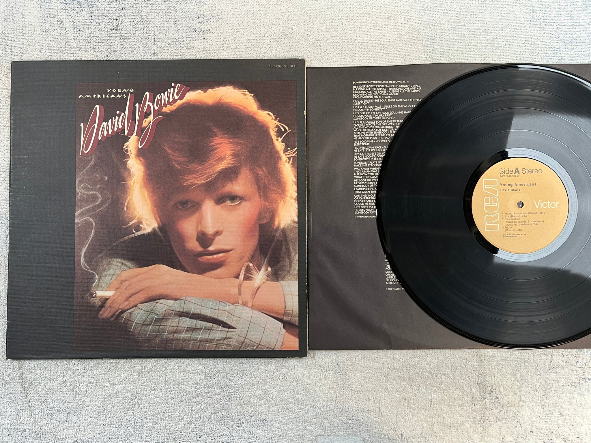 Omslagsbild för skivan DAVID BOWIE young americans LP -75 US RCA APL1-0998