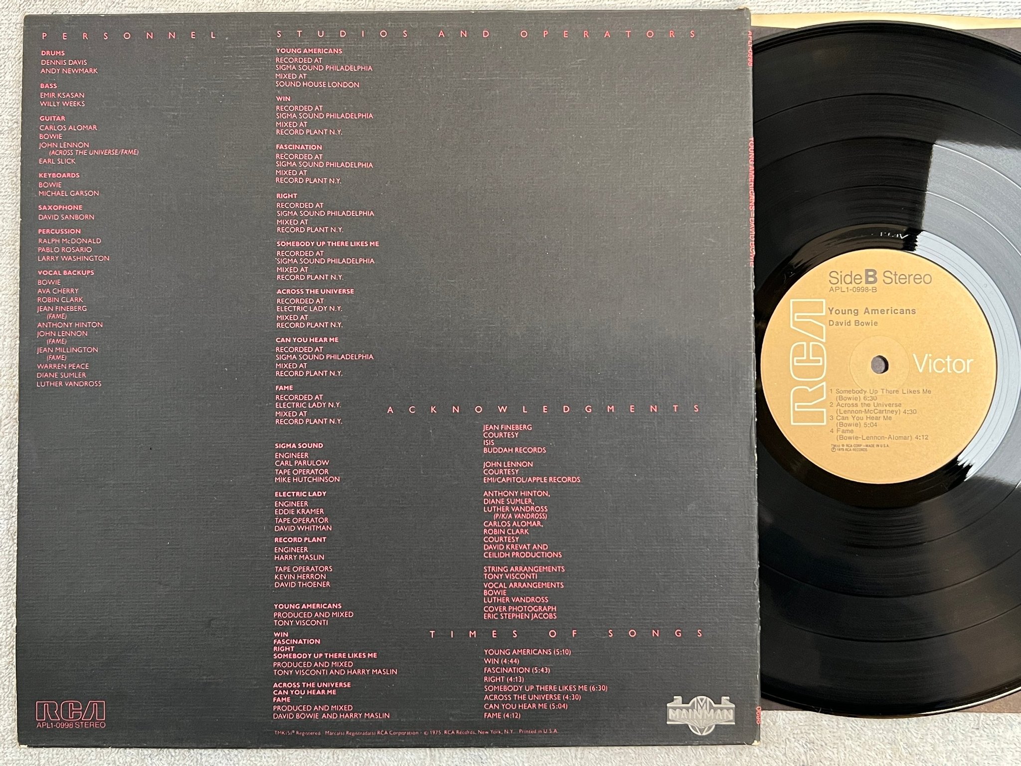 Omslagsbild för skivan DAVID BOWIE young americans LP -75 US RCA APL1-0998