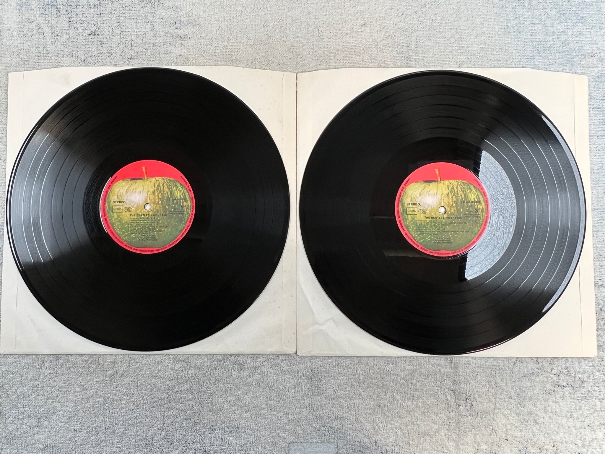 Omslagsbild för skivan THE BEATLES 1962-1966 2xLP Ger APPLE 1C 188-05308