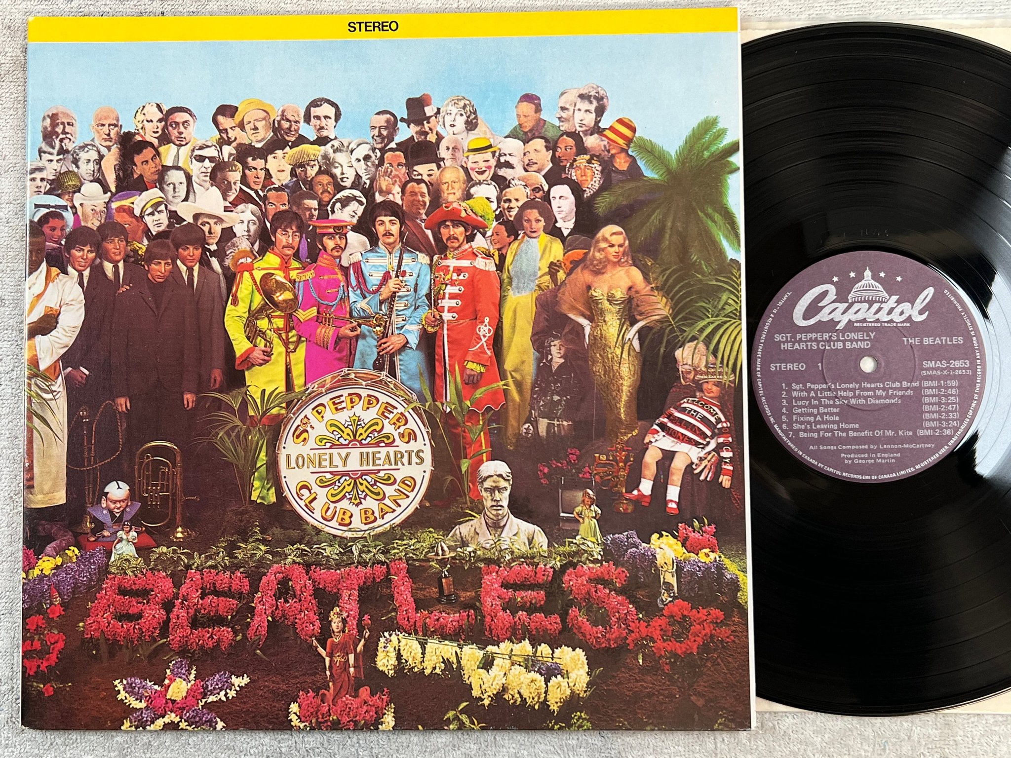 Omslagsbild för skivan THE BEATLES Sgt Pepper's lonely heart band LP re Can CAPITOL SMAS 2653