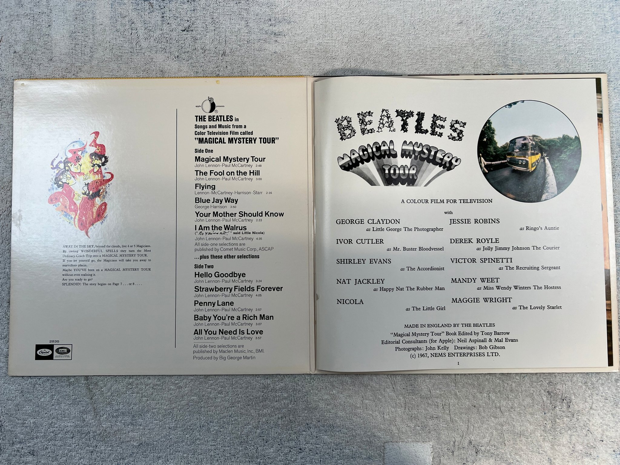 Omslagsbild för skivan THE BEATLES magical mystery tour LP re US CAPITOL SMAL-2835