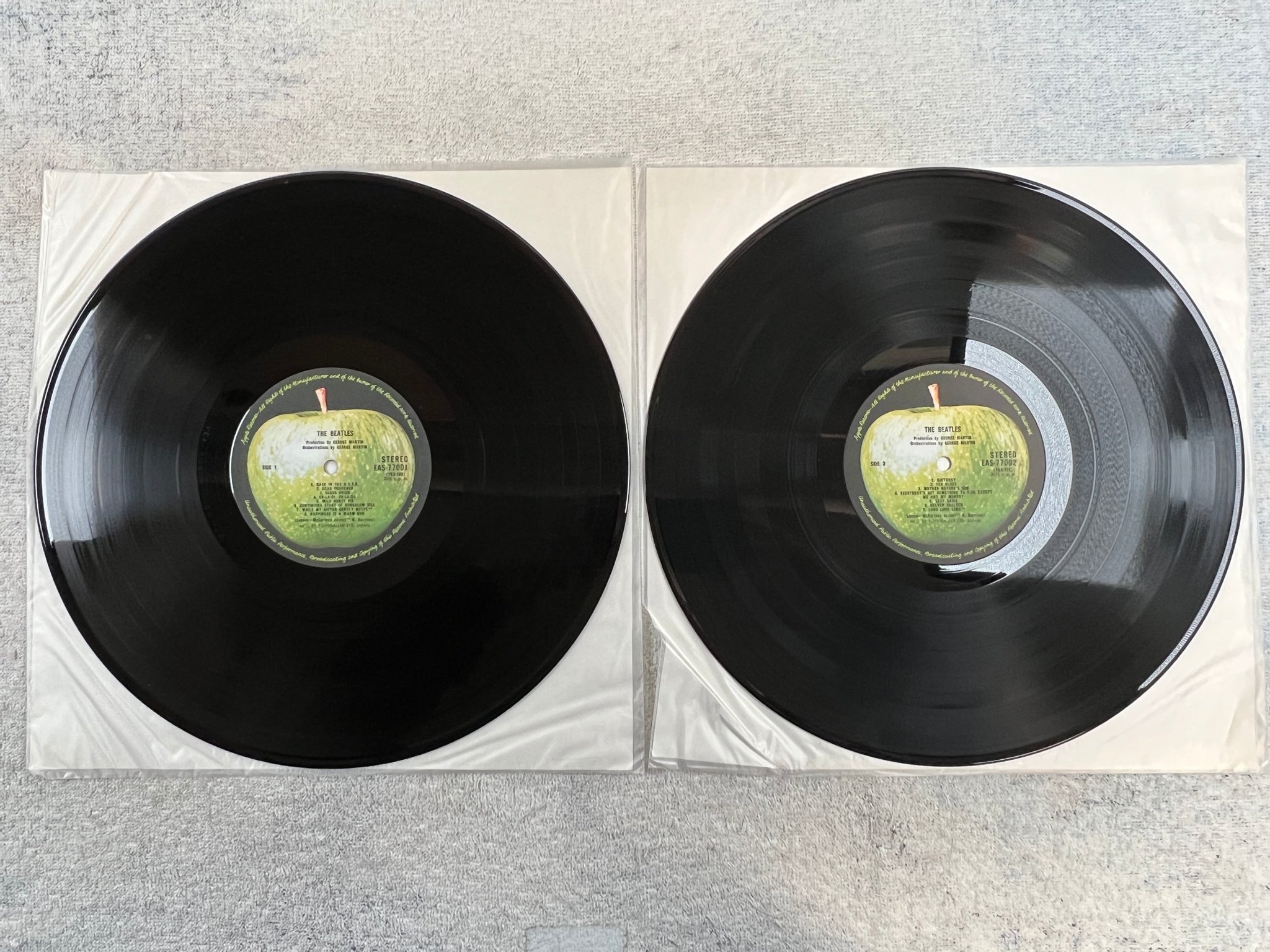 Omslagsbild för skivan THE BEATLES white album 2xLP Japan APPLE EAS 77002 # A 415671 ** RARE **