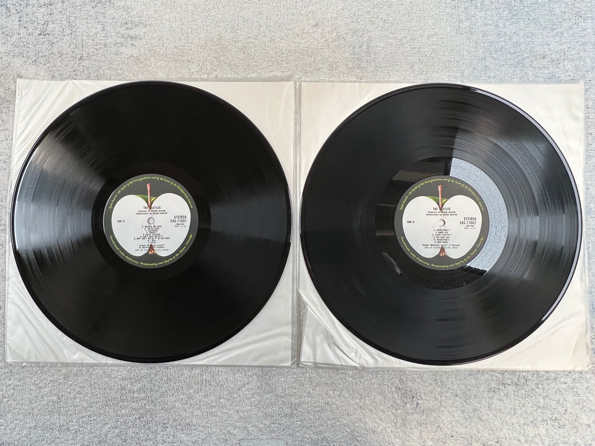 Omslagsbild för skivan THE BEATLES white album 2xLP Japan APPLE EAS 77002 # A 415671 ** RARE **