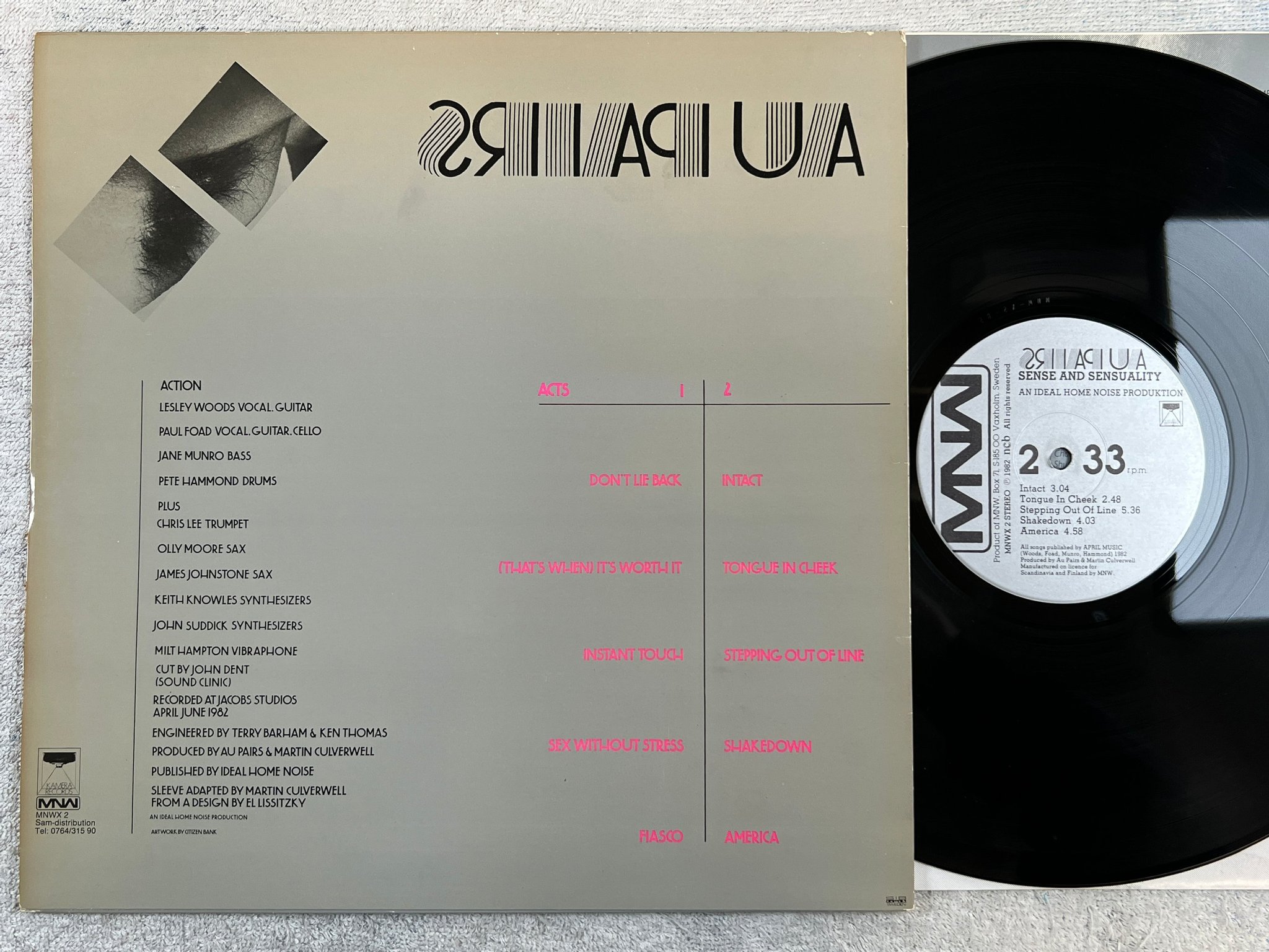 Omslagsbild för skivan AU PAIRS sense and sensuality LP -82 Swe MNW MNWX 2