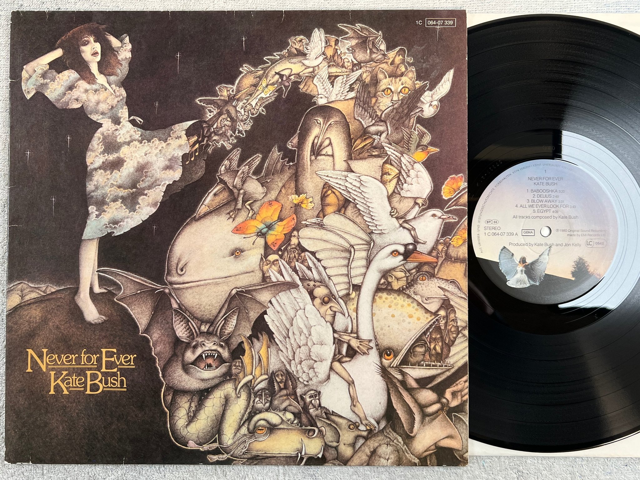 Omslagsbild för skivan KATE BUSH never for ever LP -80 Ger EMI 1C 064-07339 "army dreamers"