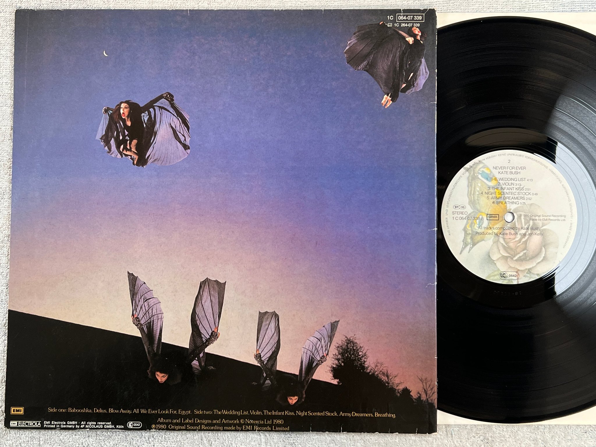 Omslagsbild för skivan KATE BUSH never for ever LP -80 Ger EMI 1C 064-07339 "army dreamers"