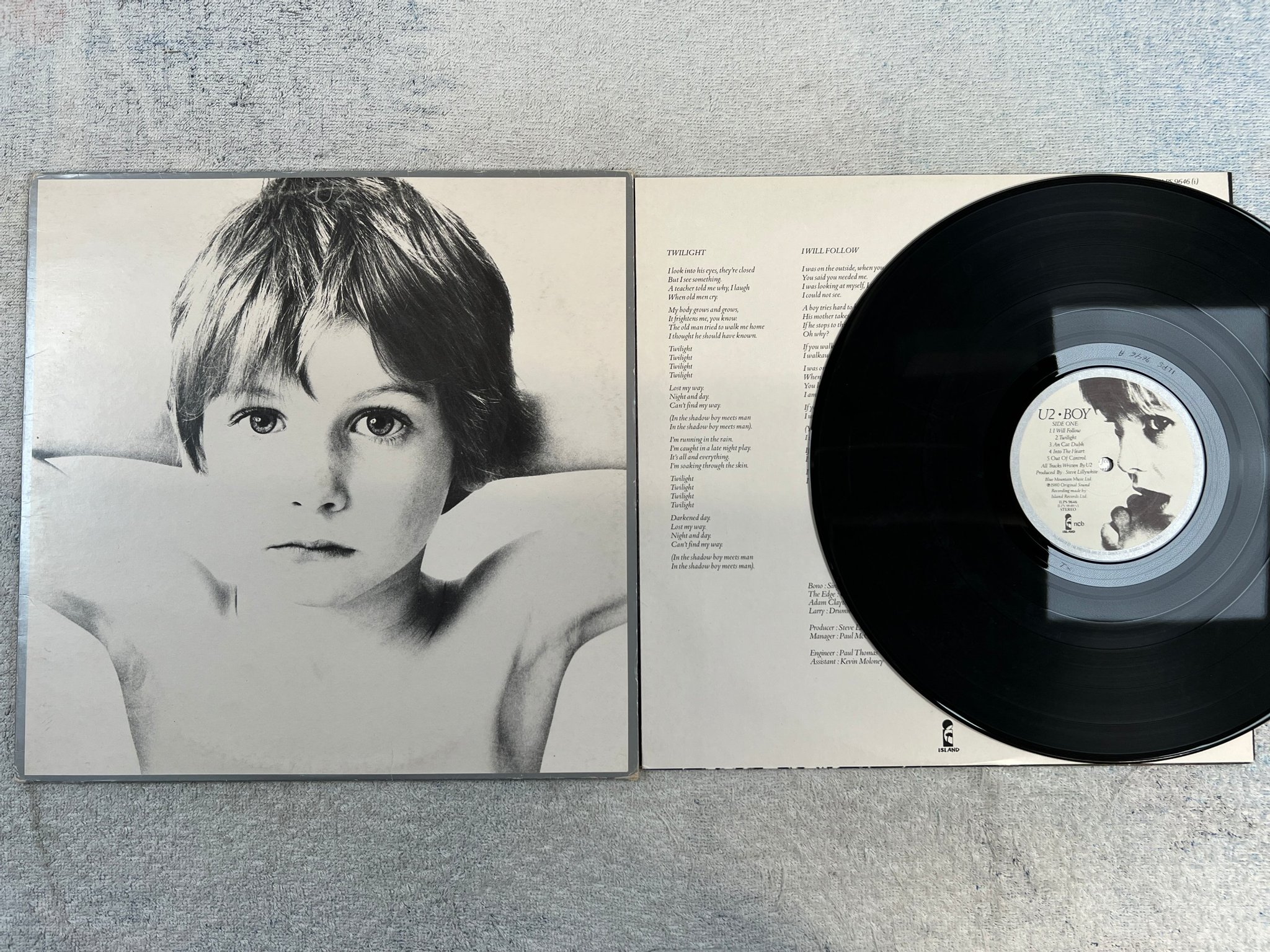 Omslagsbild för skivan U2 boy LP -80 ncb ISLAND ILPS 9646