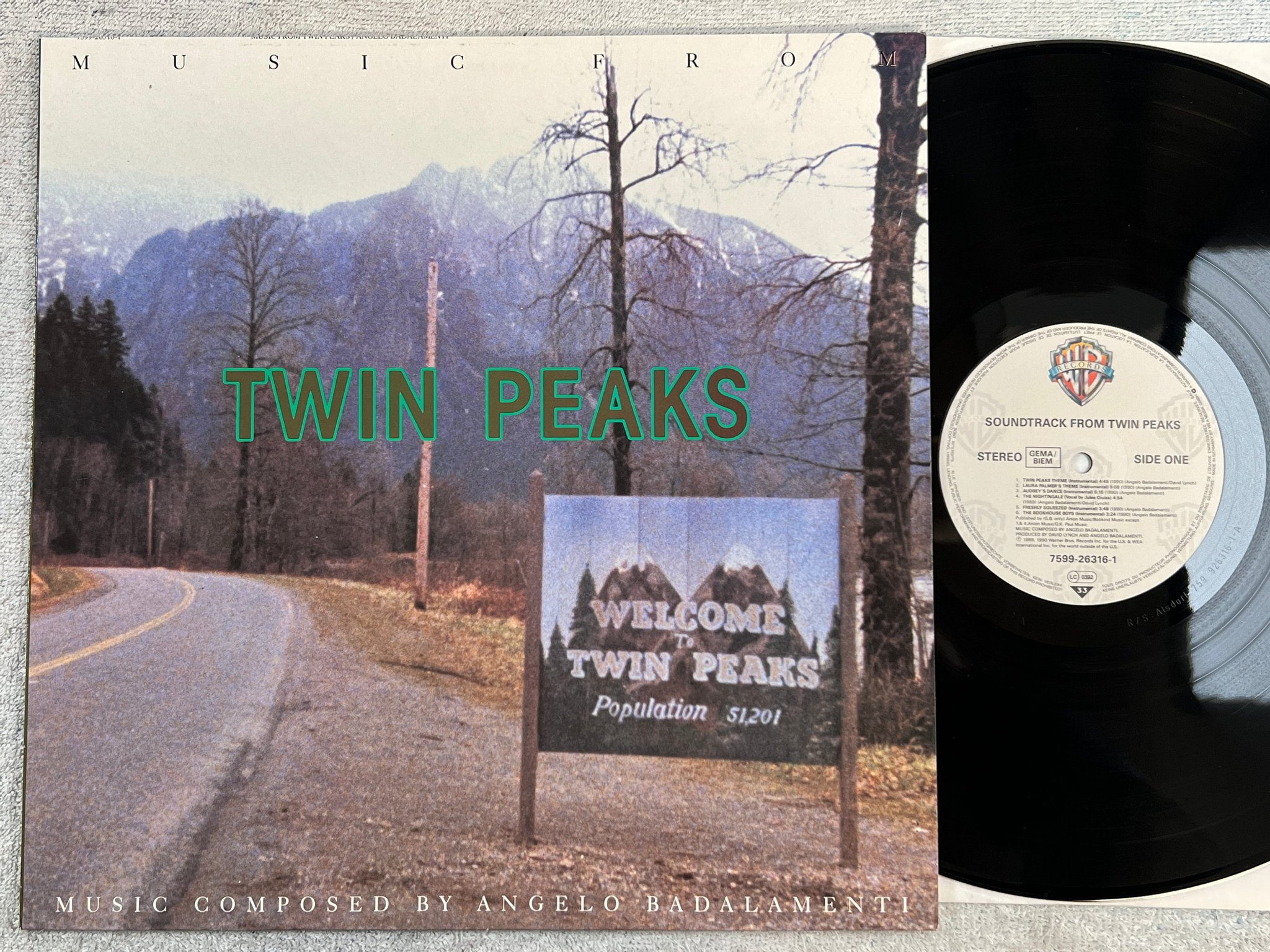 Omslagsbild för skivan DAVID LYNCH / ANGELO BADALAMENTI Twin Peaks LP -90 Ger WARNER 7599-26316-1