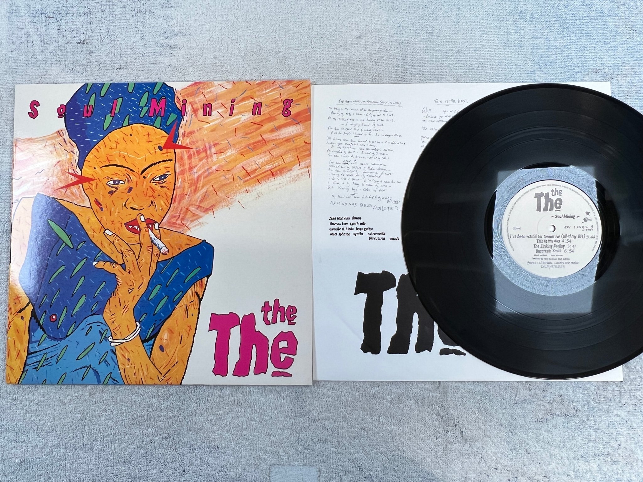 Omslagsbild för skivan THE THE soul mining LP -83 Hol EPIC EPC 25525