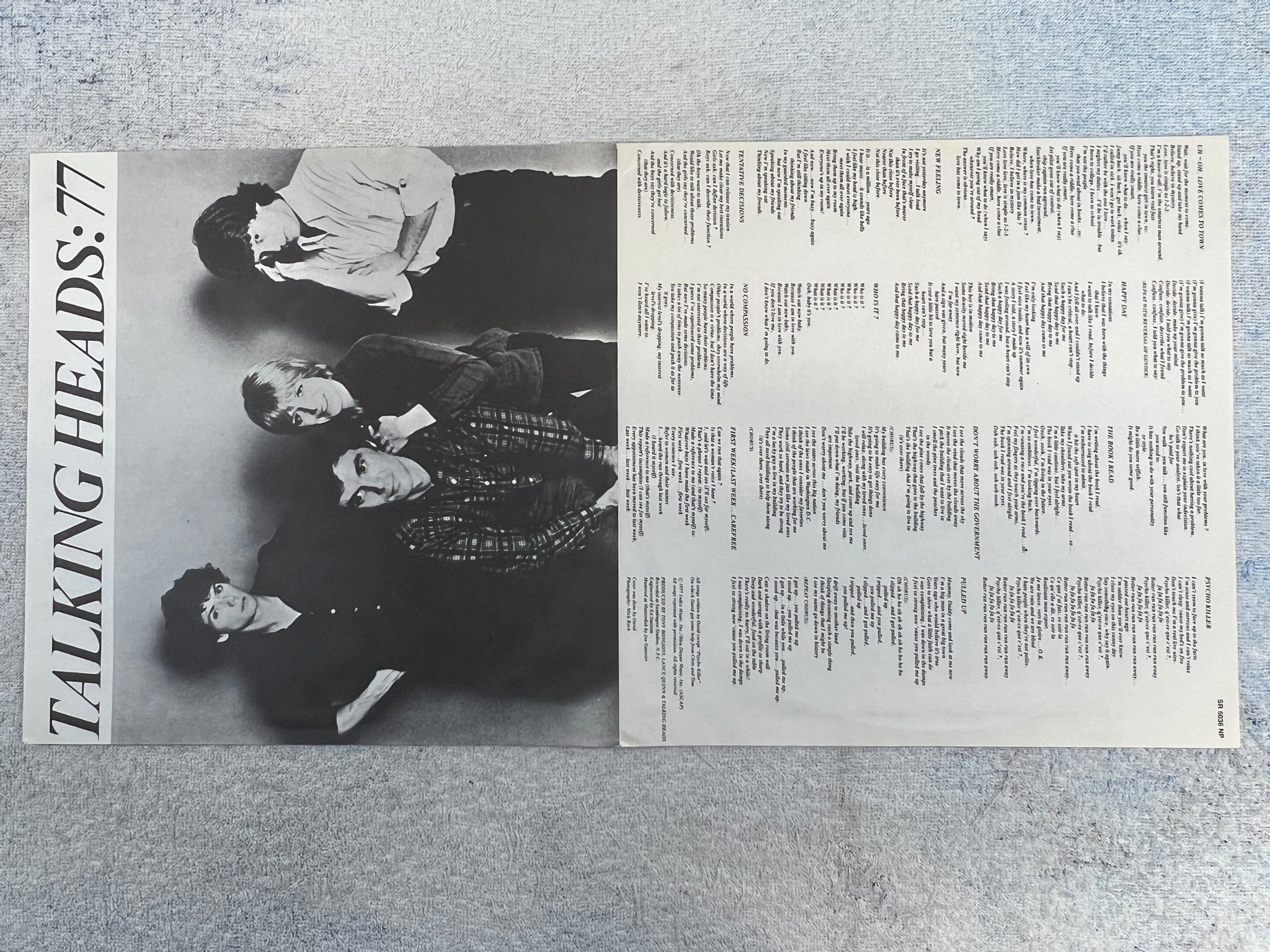 Omslagsbild för skivan TALKING HEADS "77" LP Portugal SIRE SR 6036 NP