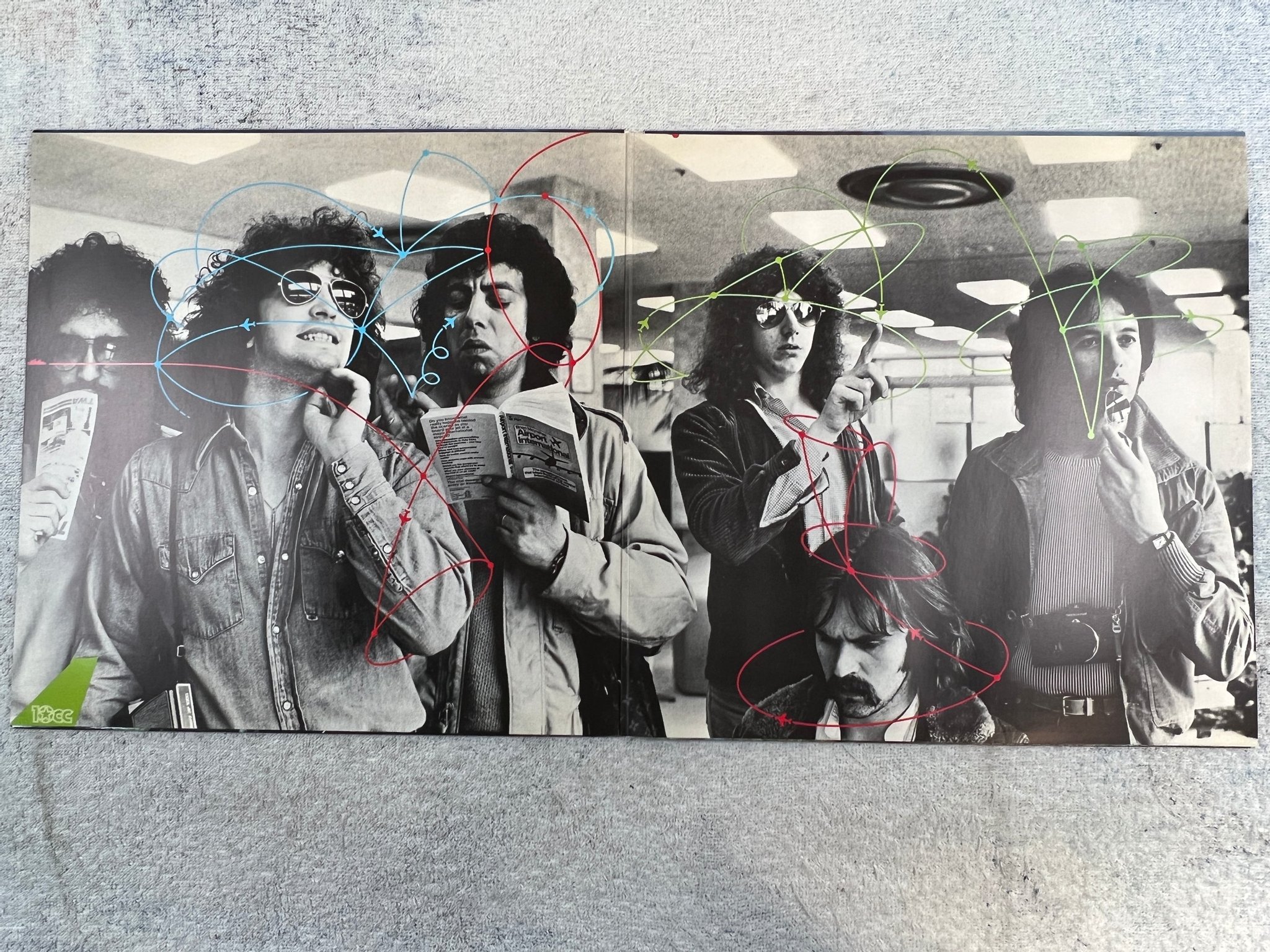 Omslagsbild för skivan 10CC bloody tourist's LP -78 ncb MERCURY 6310 504