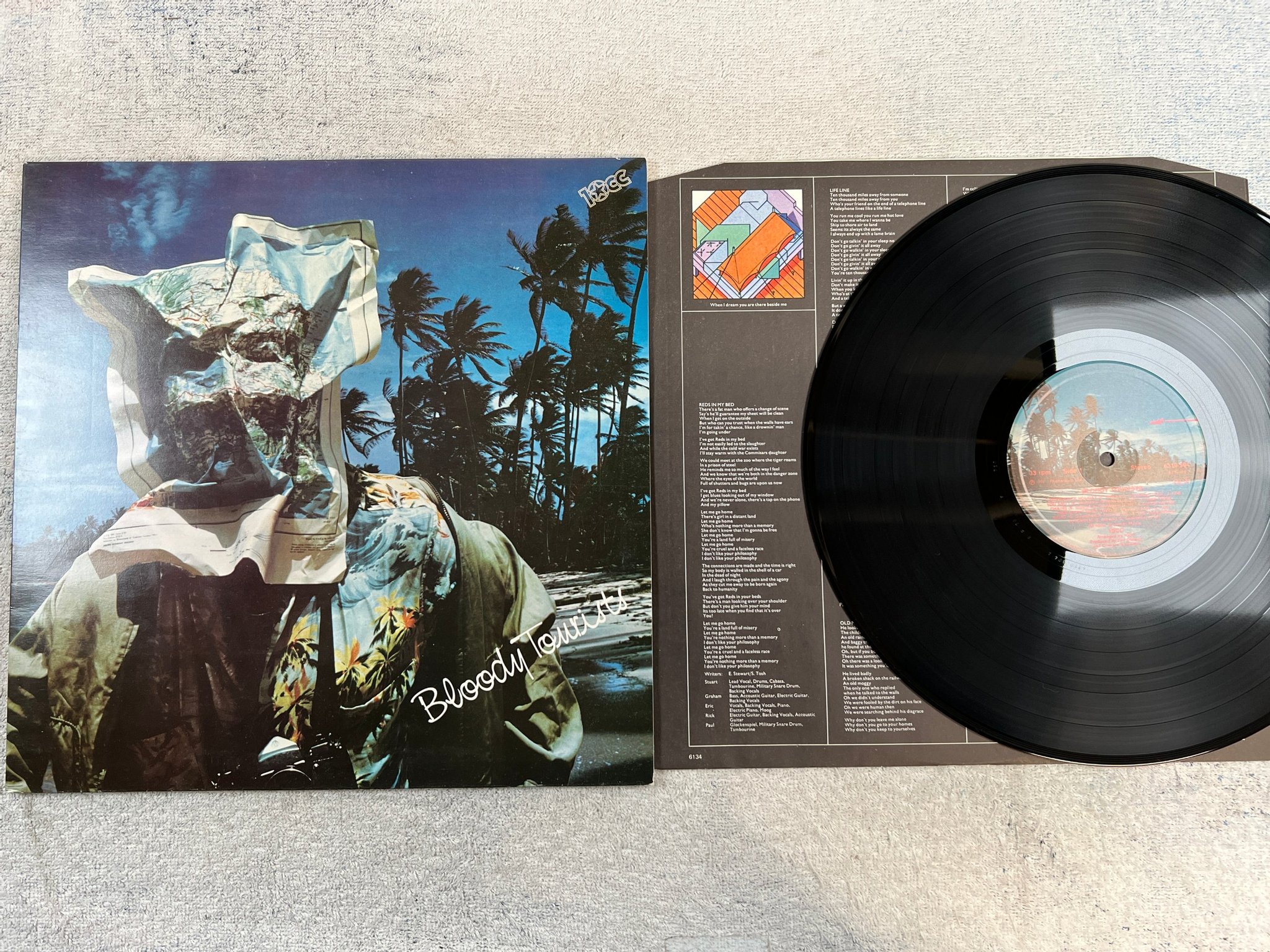 Omslagsbild för skivan 10CC bloody tourist's LP -78 ncb MERCURY 6310 504